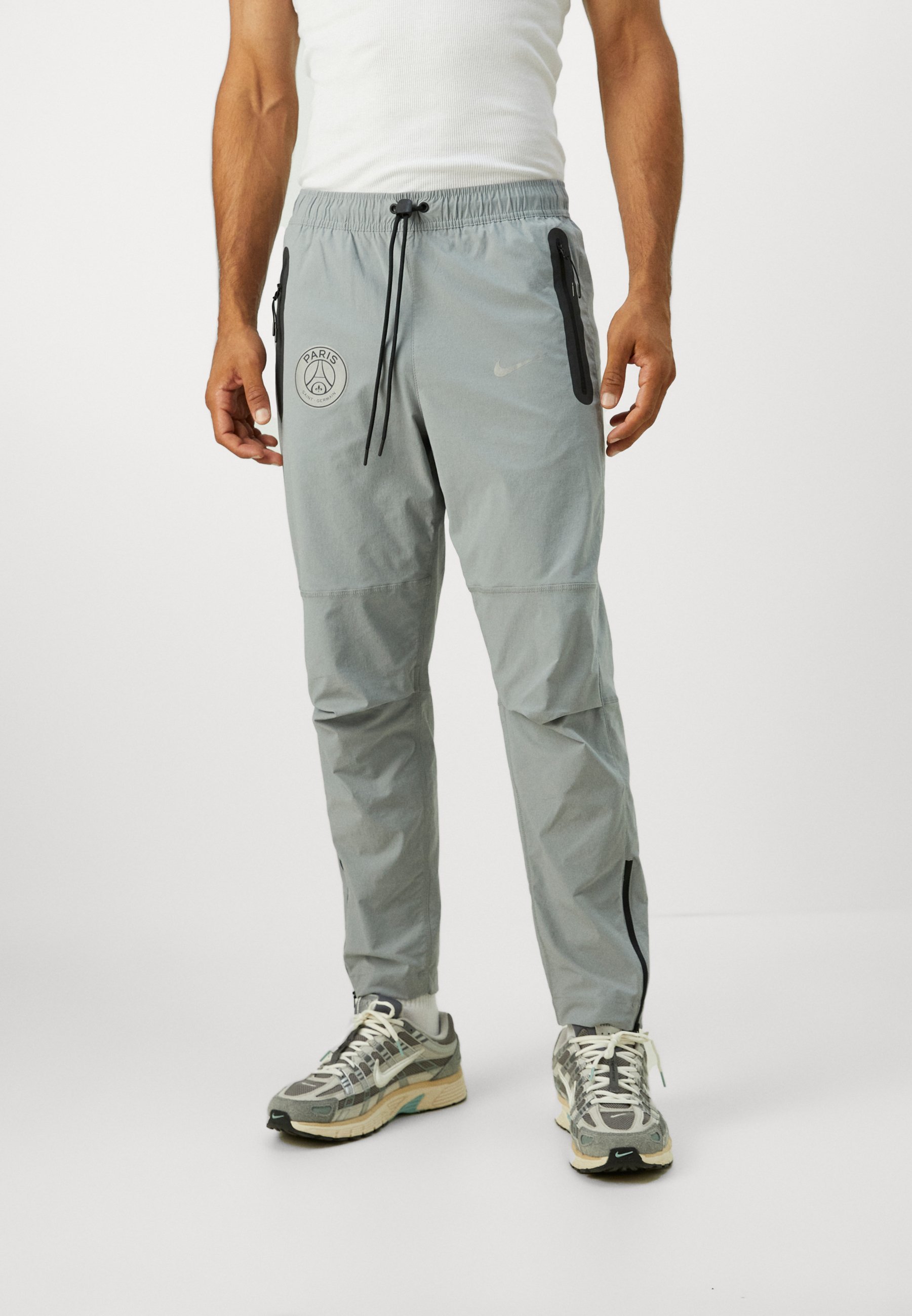 Pantaloni tecnici Nike Performance PARIS SAINT-GERMAIN FC - Abbigliamento da club - grigio particella/argento