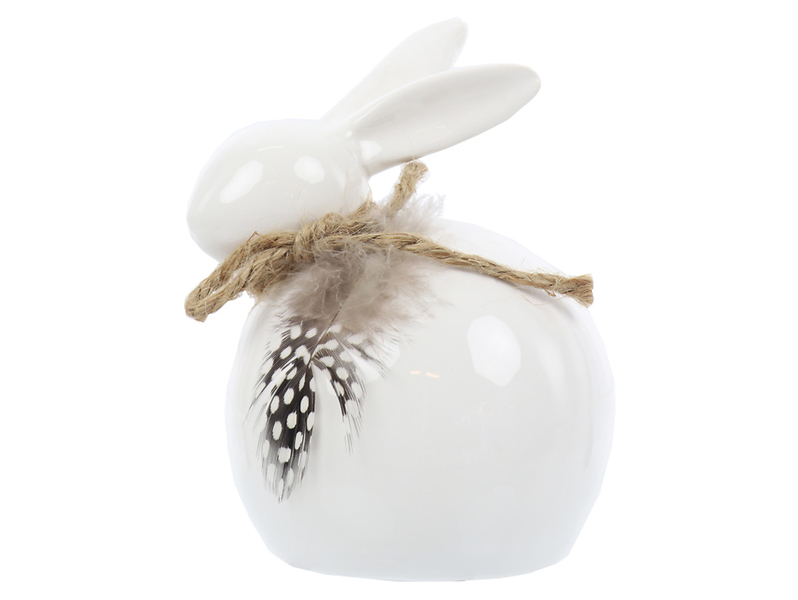 Figurka ceramiczna Zając z piórkiem 12,5 cm biała