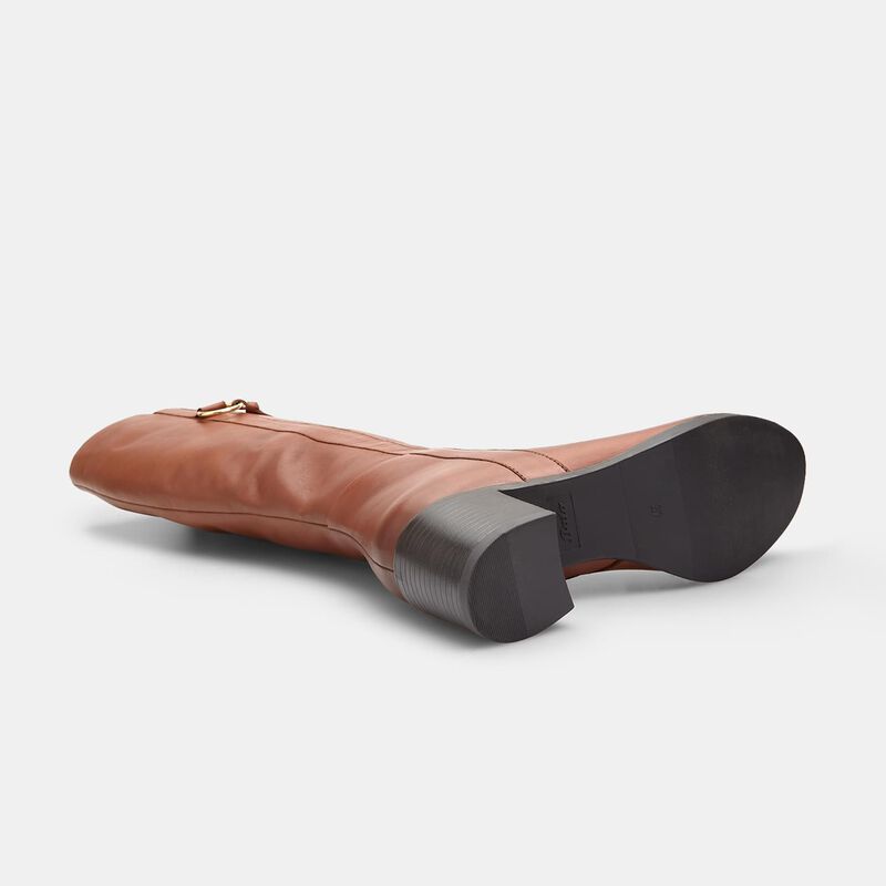 BATA leren dameslaarzen met een hak van 6 cm.