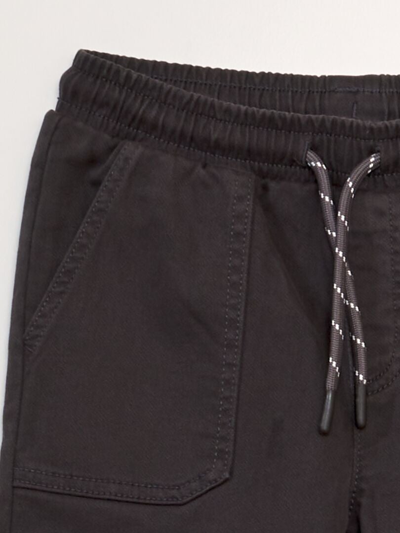 Calça chino estilo jogger - PRETA