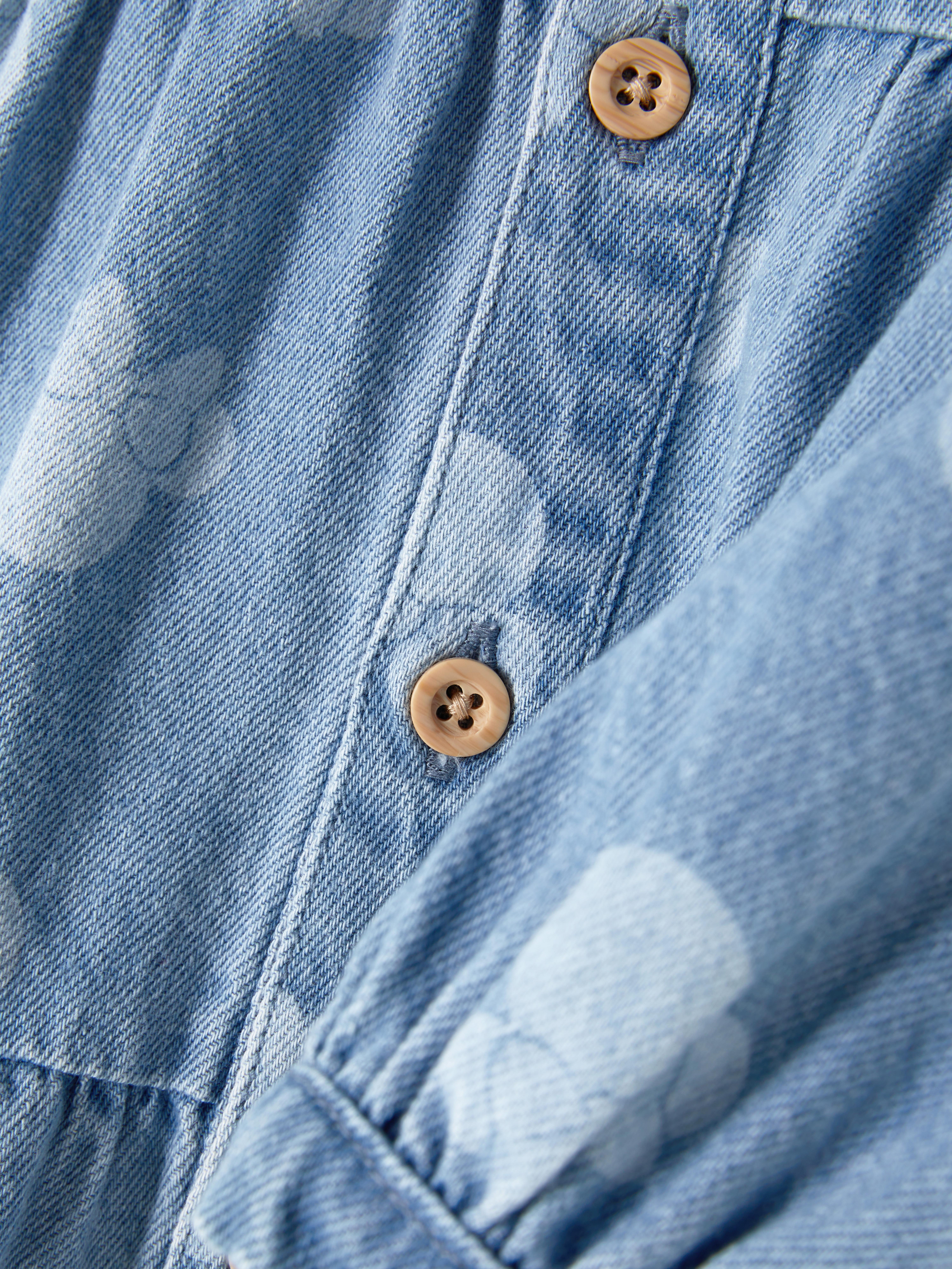 Abito in denim di Minnie Mouse della Disney. Abito in denim a strati con colletto, chiusura con bottoni e maniche lunghe.