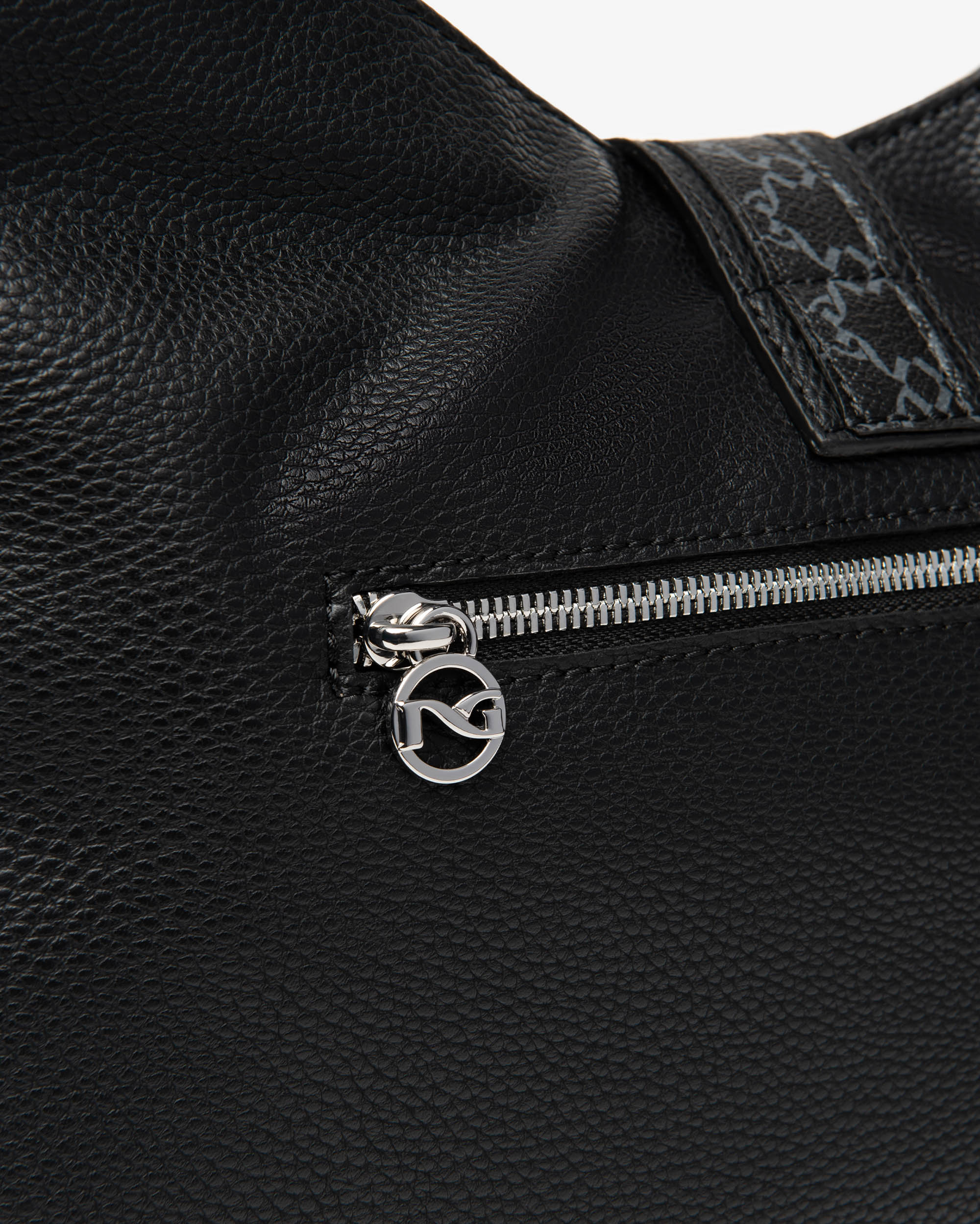  Damen-Schultertasche aus technischem Material
