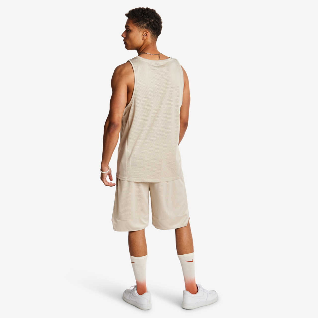 Univerzitní basketbal New Era
