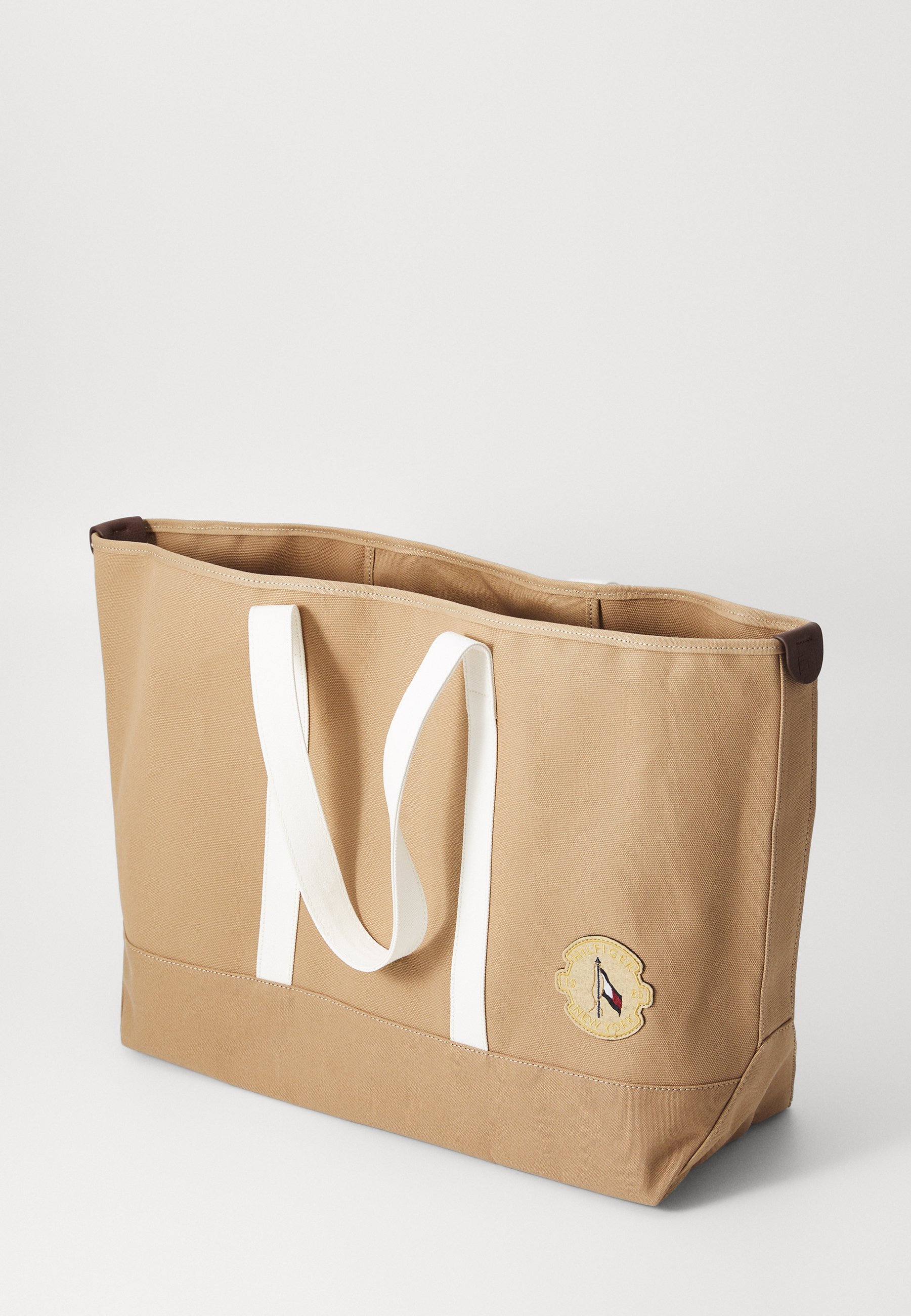 Tommy Hilfiger SUMMER TOTE - Tote bag - safari canvas