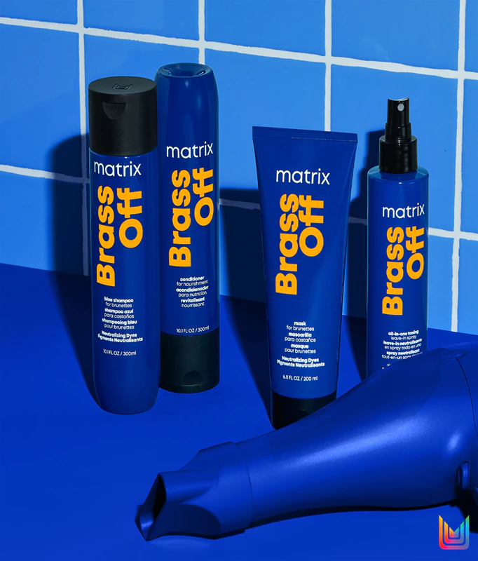 Shampoo Matrix Brass Off neutraliza tons avermelhados.