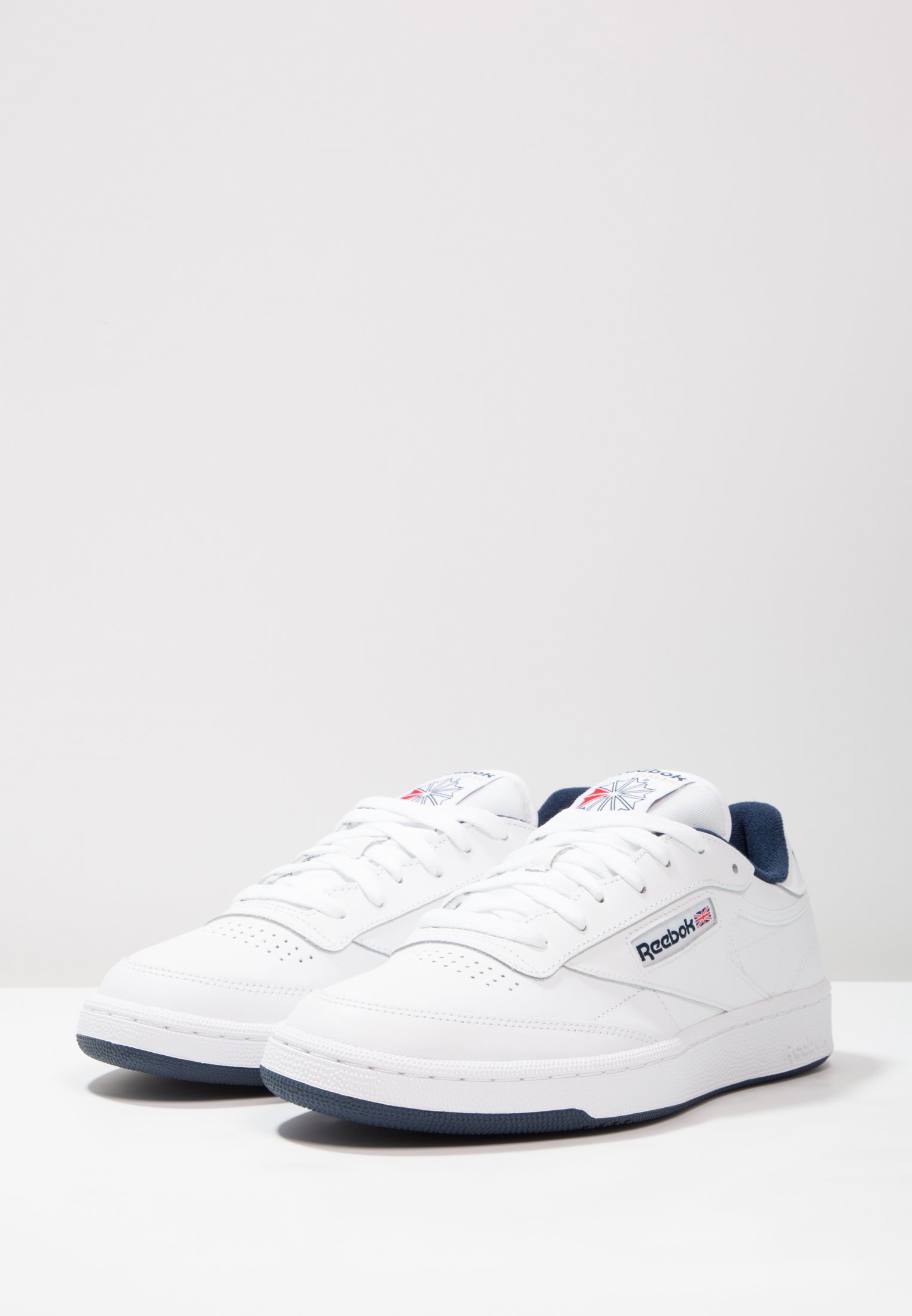 Reebok Classic CLUB C 85 UNISEX - Joggesko - white/navy