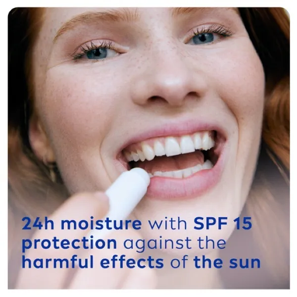 NIVEA 24H Moisture Hydro Care balzam za usne SPF15 4,8 g