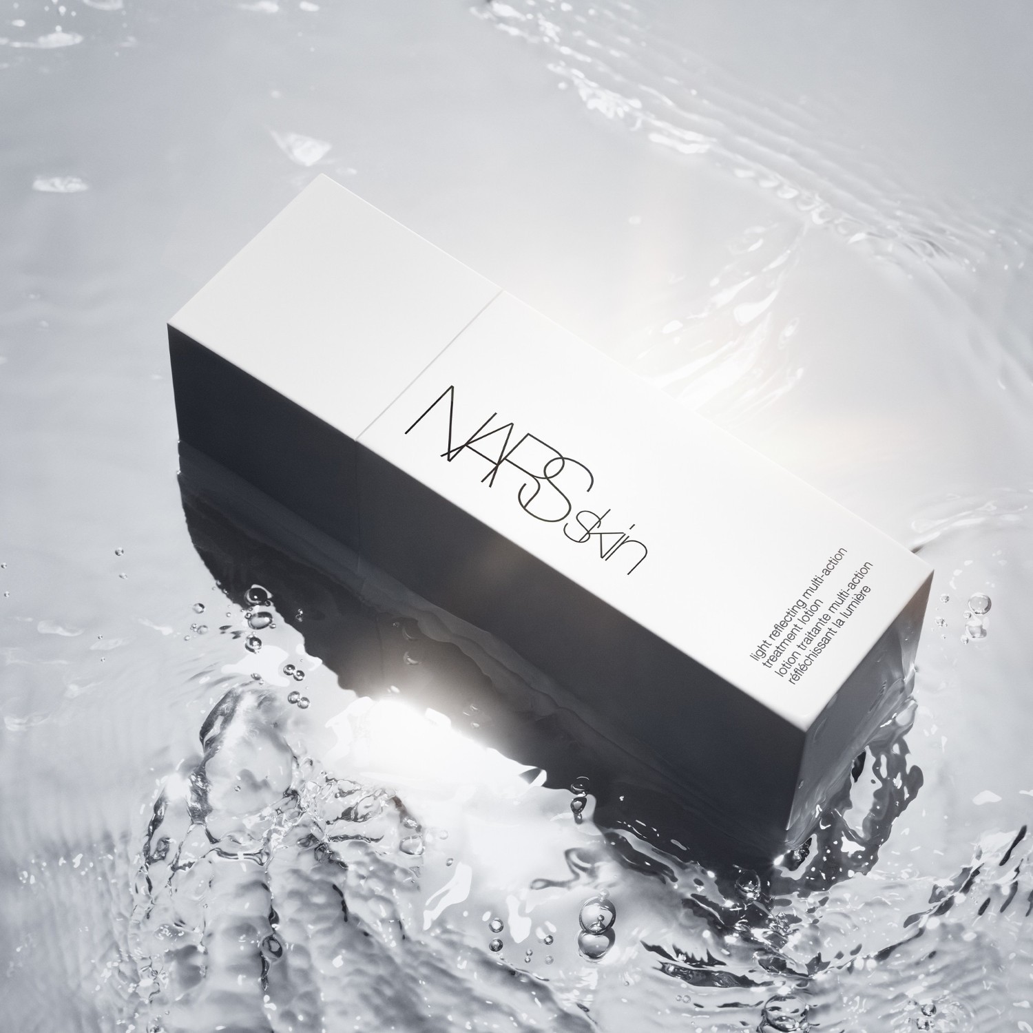 Losjon za telo NARS Light Reflect Multi-Action Treatment Losjon - 200 ml