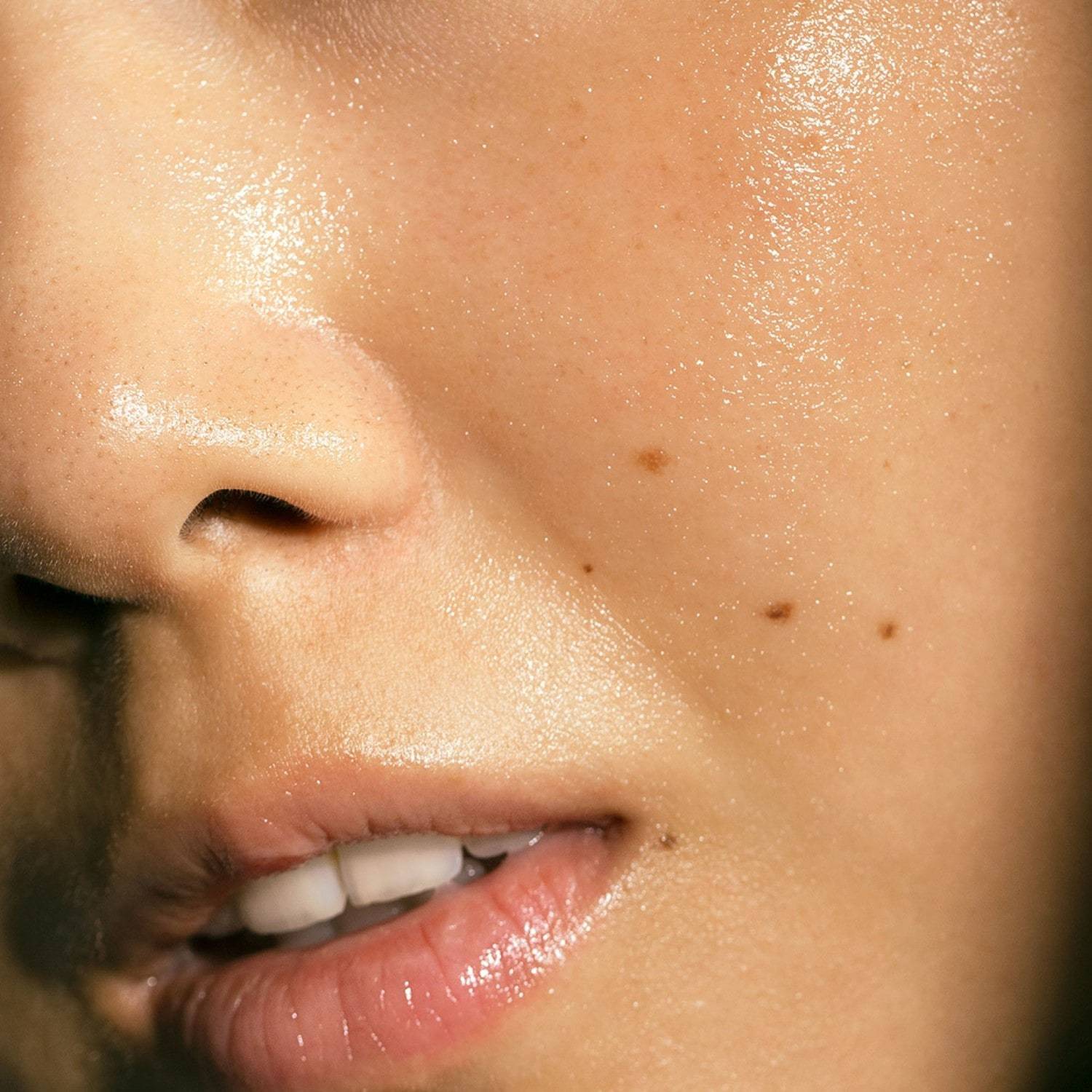MÁDARA Pleťový peeling Krémová ílová peelingová maska - 60 ml