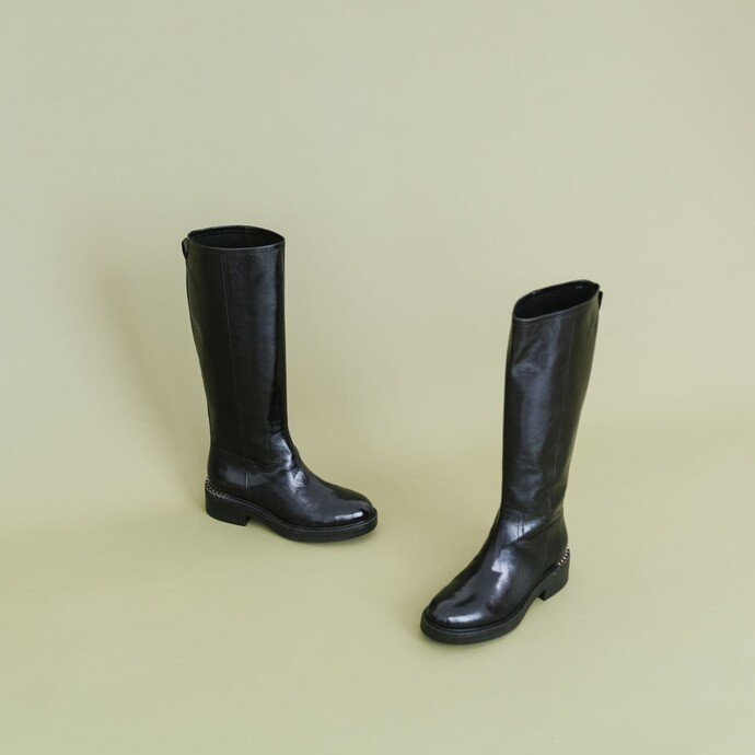 Bottes plates  en cuir noir