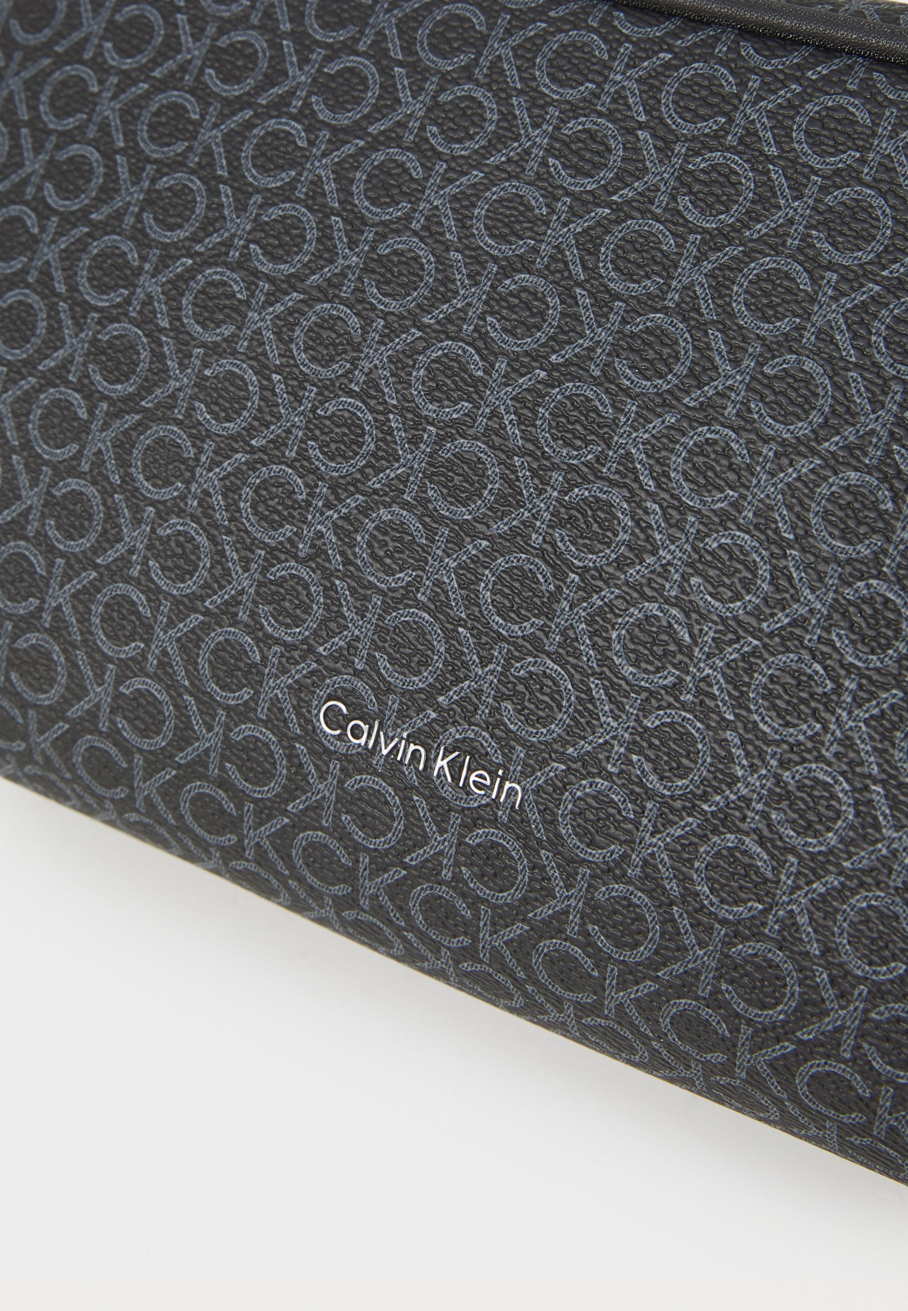 Calvin Klein MUST WASHBAG KIT - Kosmetická taška - black