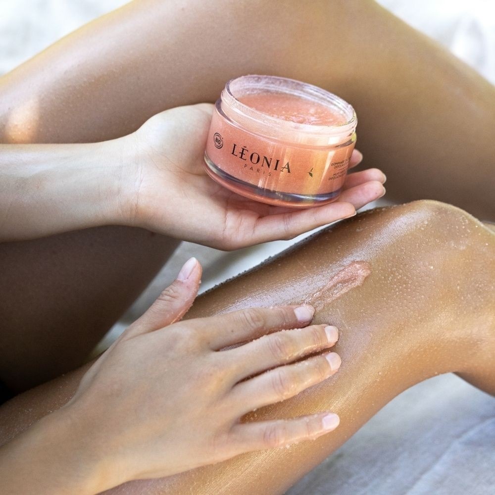 LÉONIA Gommage Thé Blanc Lacté - Exfoliant & Hy dratant
