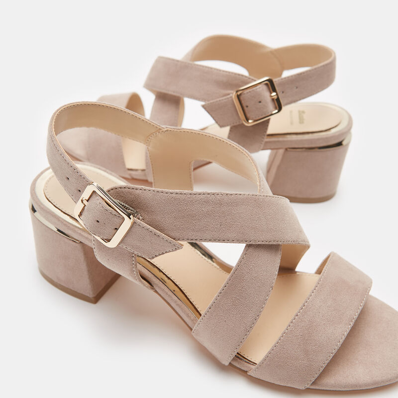 Flätade sandaler med blockklack