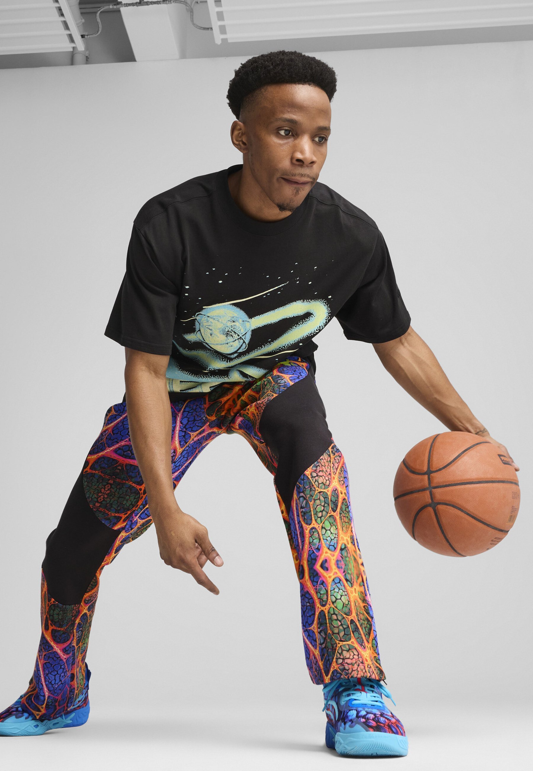 Puma MELO ALIEN SKINS BASKETBALL - T-shirt stampata - nera