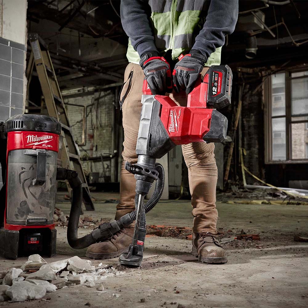 MILWAUKEE 18V FUEL 44mm bürstenloser SDS Max Hammer mit einem Schlüssel und Schutzhaube M18FHM-0