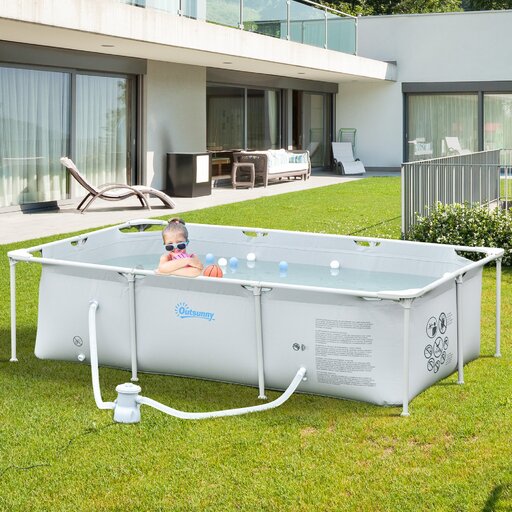Avtagbar pool i solig miljö