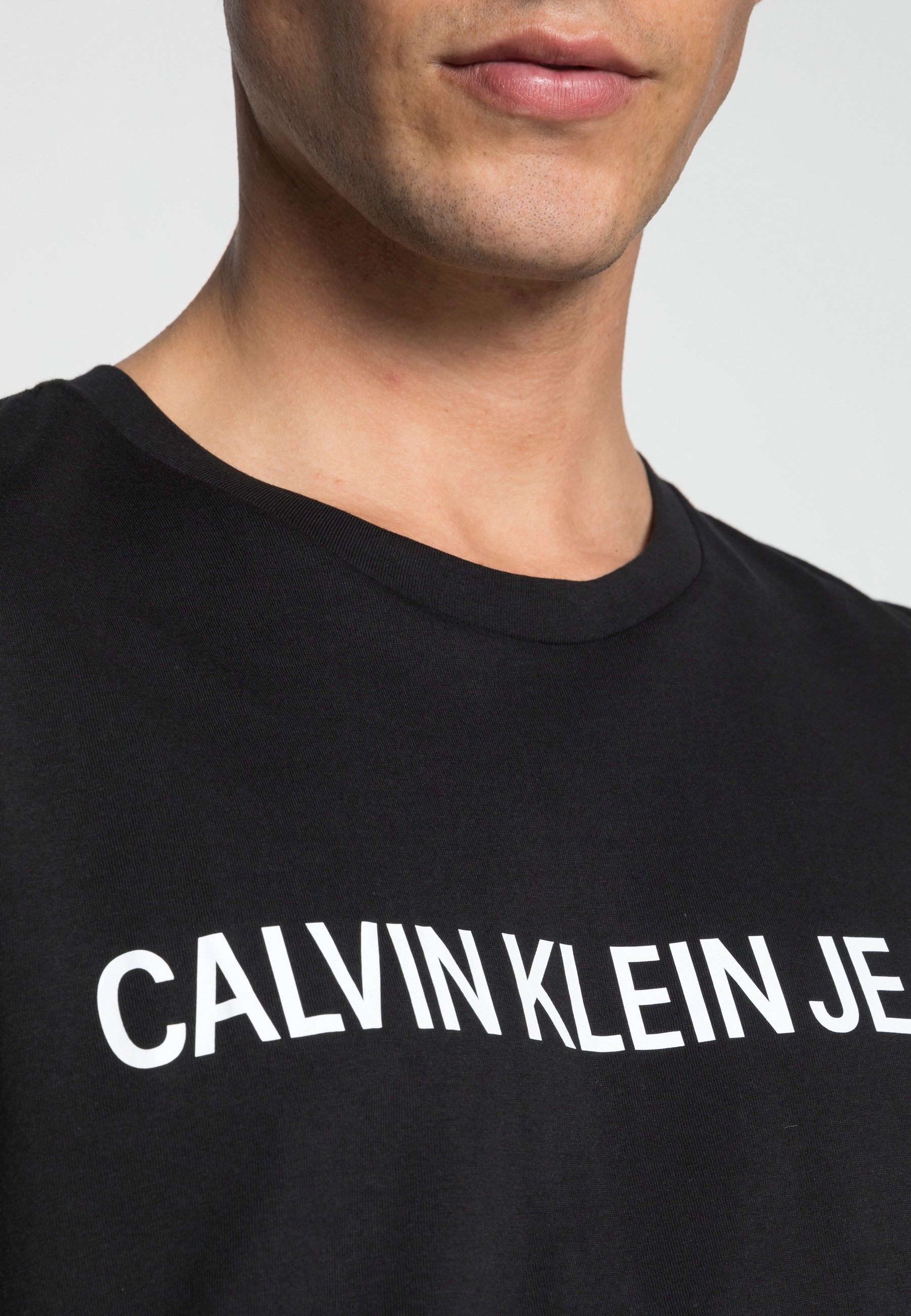 Camiseta Calvin Klein Jeans com estampa - preta