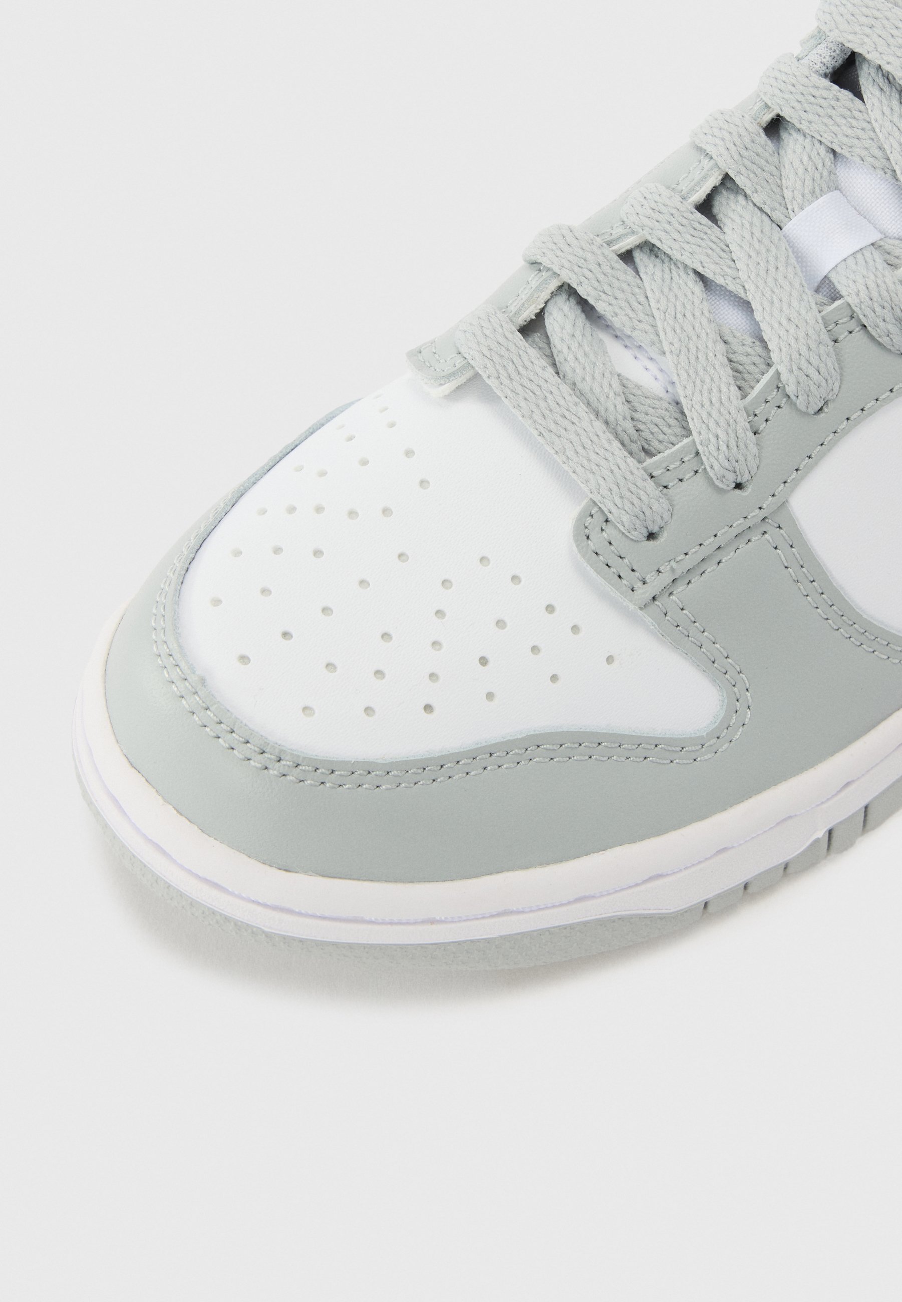 Nike Sportswear DUNK LOW UNISEX - Sneakers - wit/licht rookgrijs