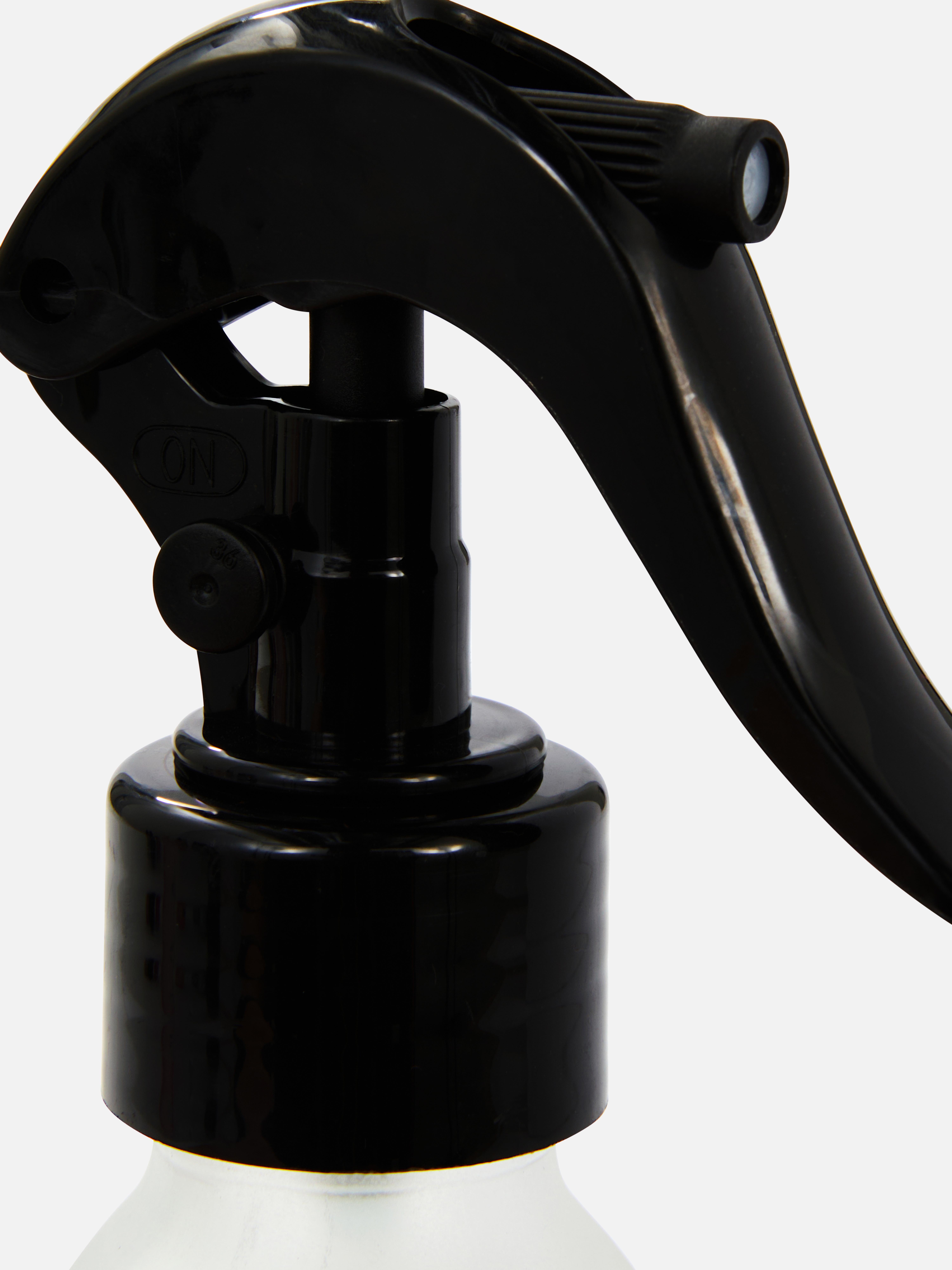 Spray parfumat pentru țesături. Oferă-le țesăturilor tale un miros plăcut cu spray-ul nostru parfumat pentru țesături.