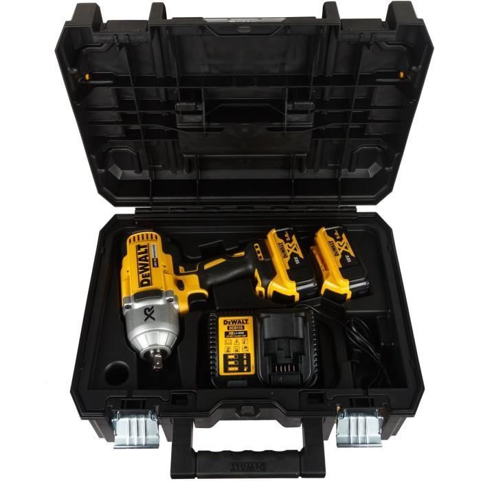 Llave de impacto DEWALT XR de 18 V y 5 Ah con batería de iones de litio, 3 velocidades, suministrada con 2 baterías en un estuche TSTAK, con clip y apilable.