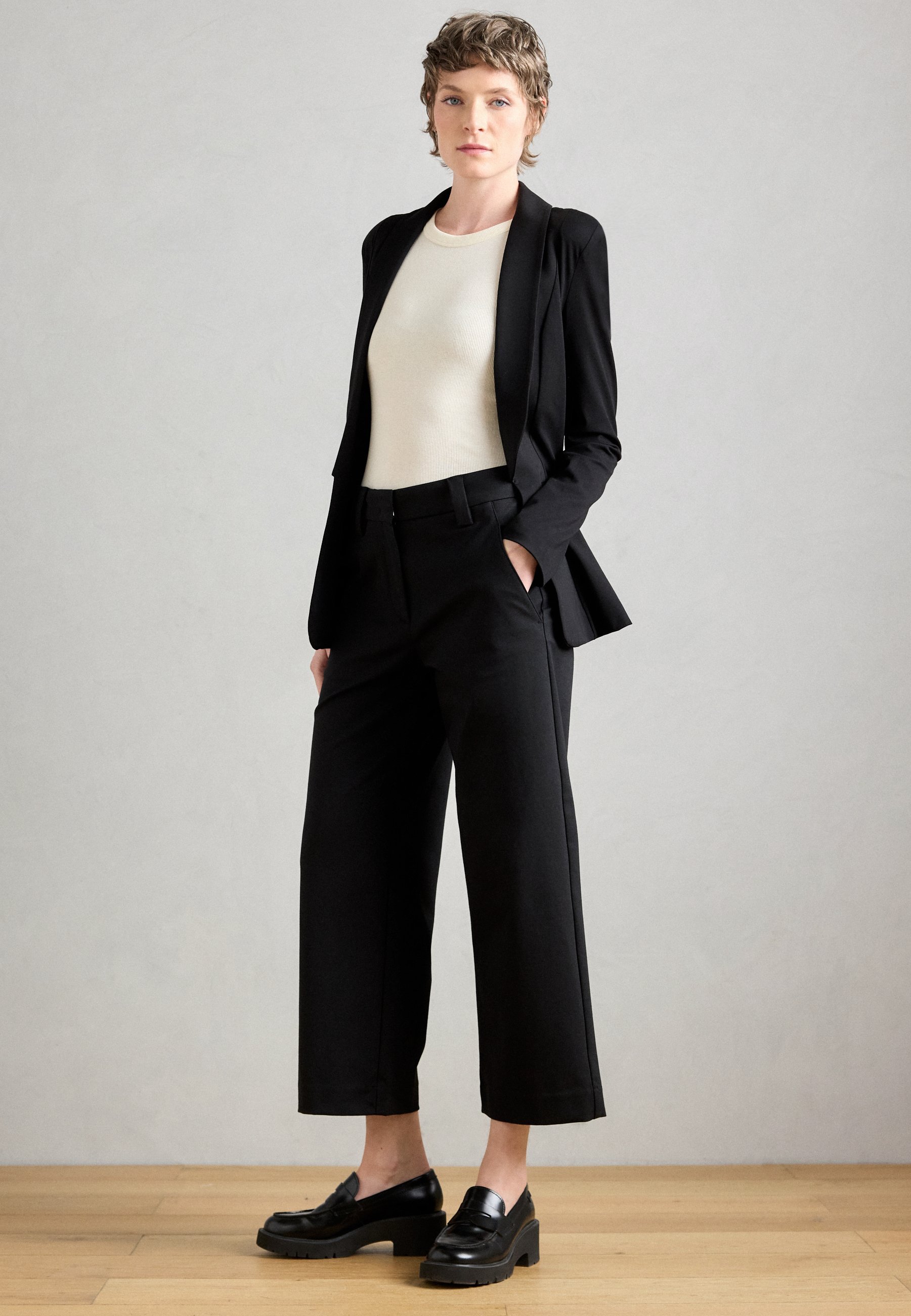 Marc O'Polo Broek met gemiddelde taille, wijde pijpen en cropped model - Broek - zwart