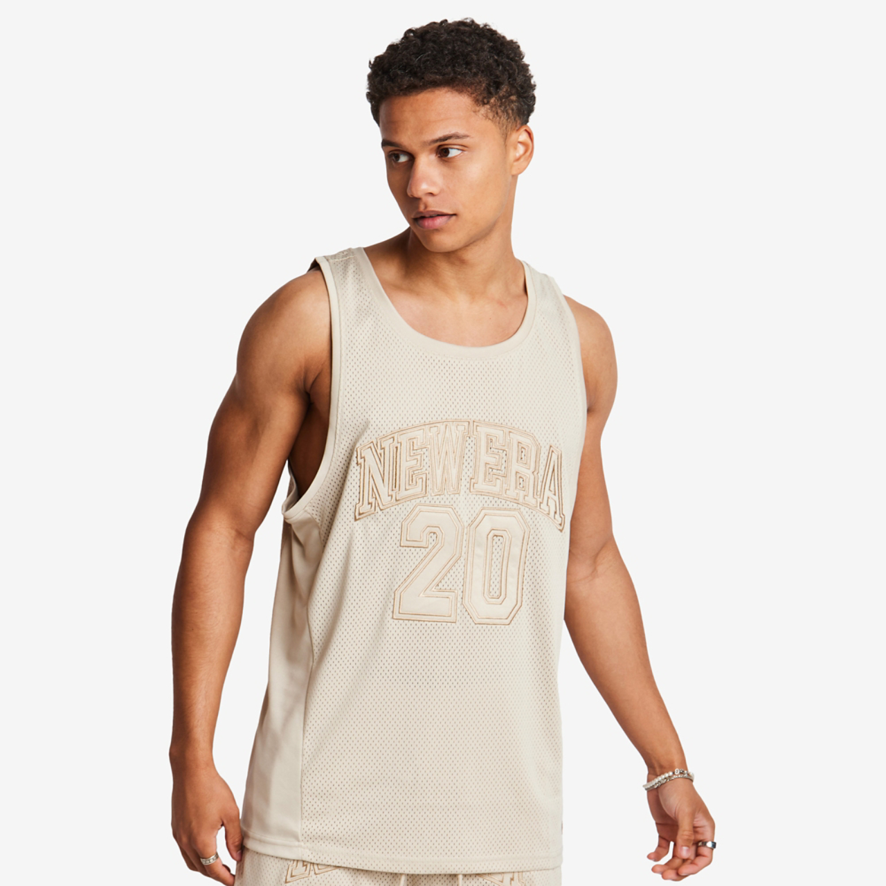 Univerzitní basketbal New Era