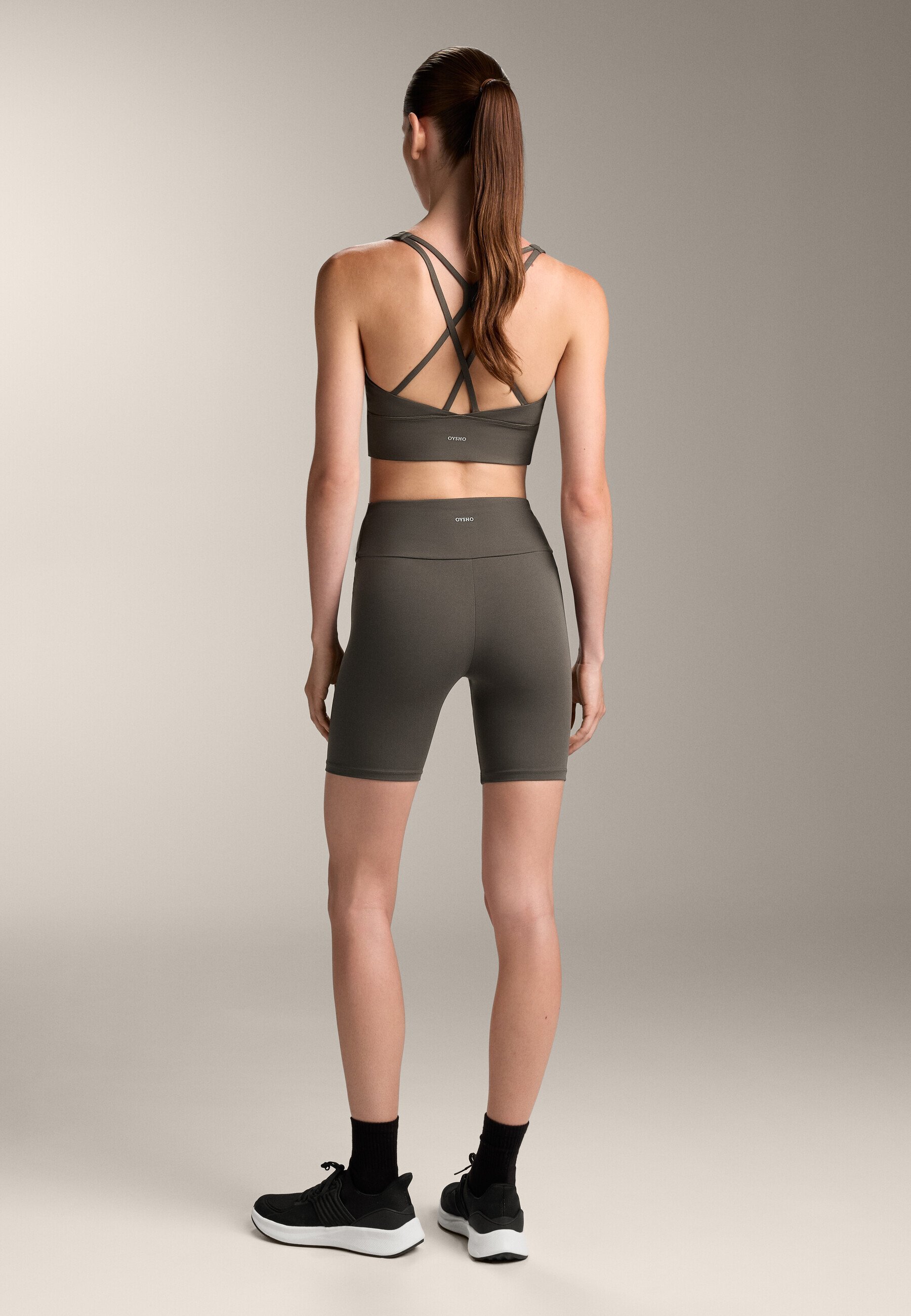 OYSHO COMFORTLUX HIGH RISE 20cm BIKER - Pantaloncini sportivi - grigio scuro