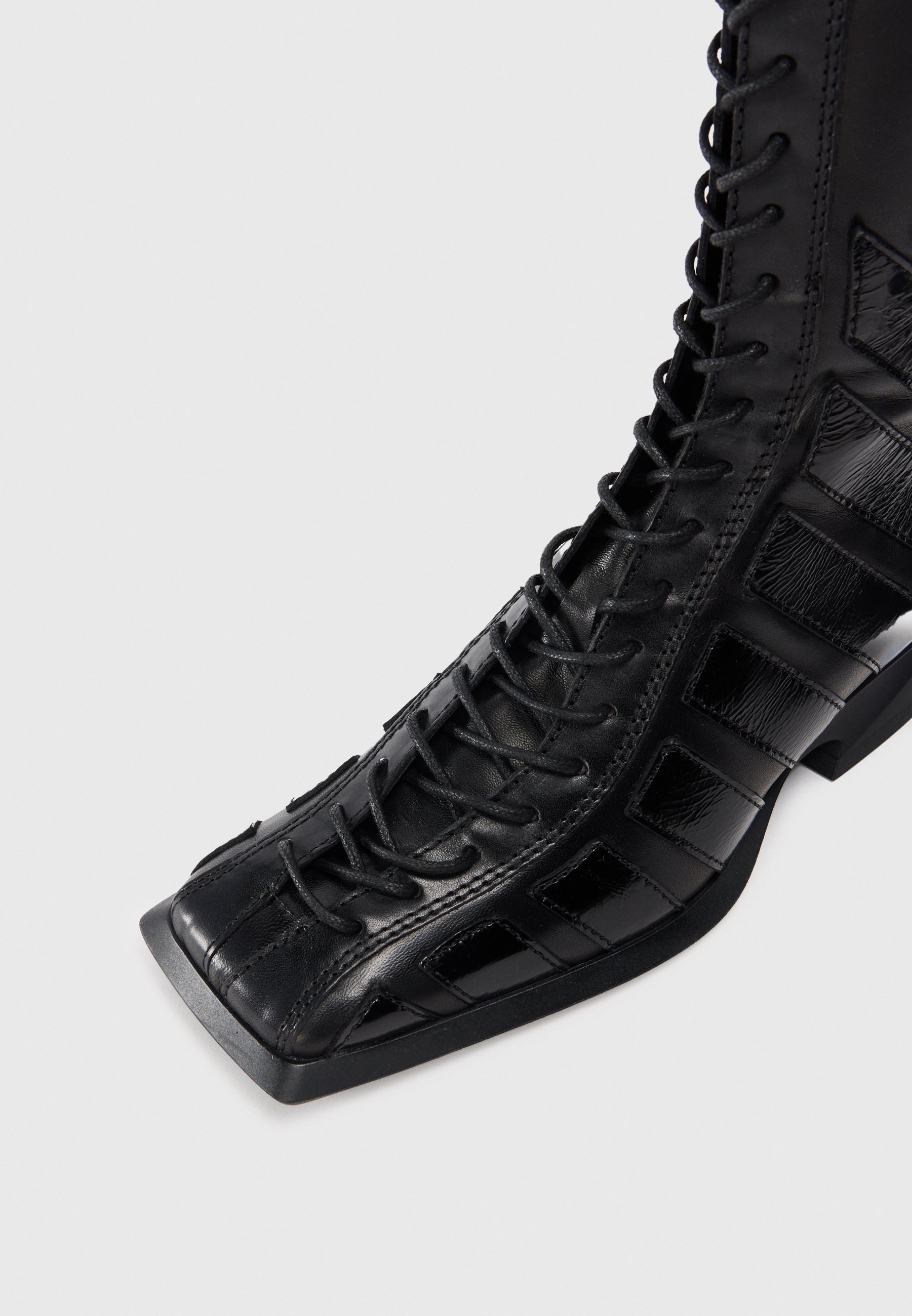 MIISTA NELLY - Veterschoenen - zwart
