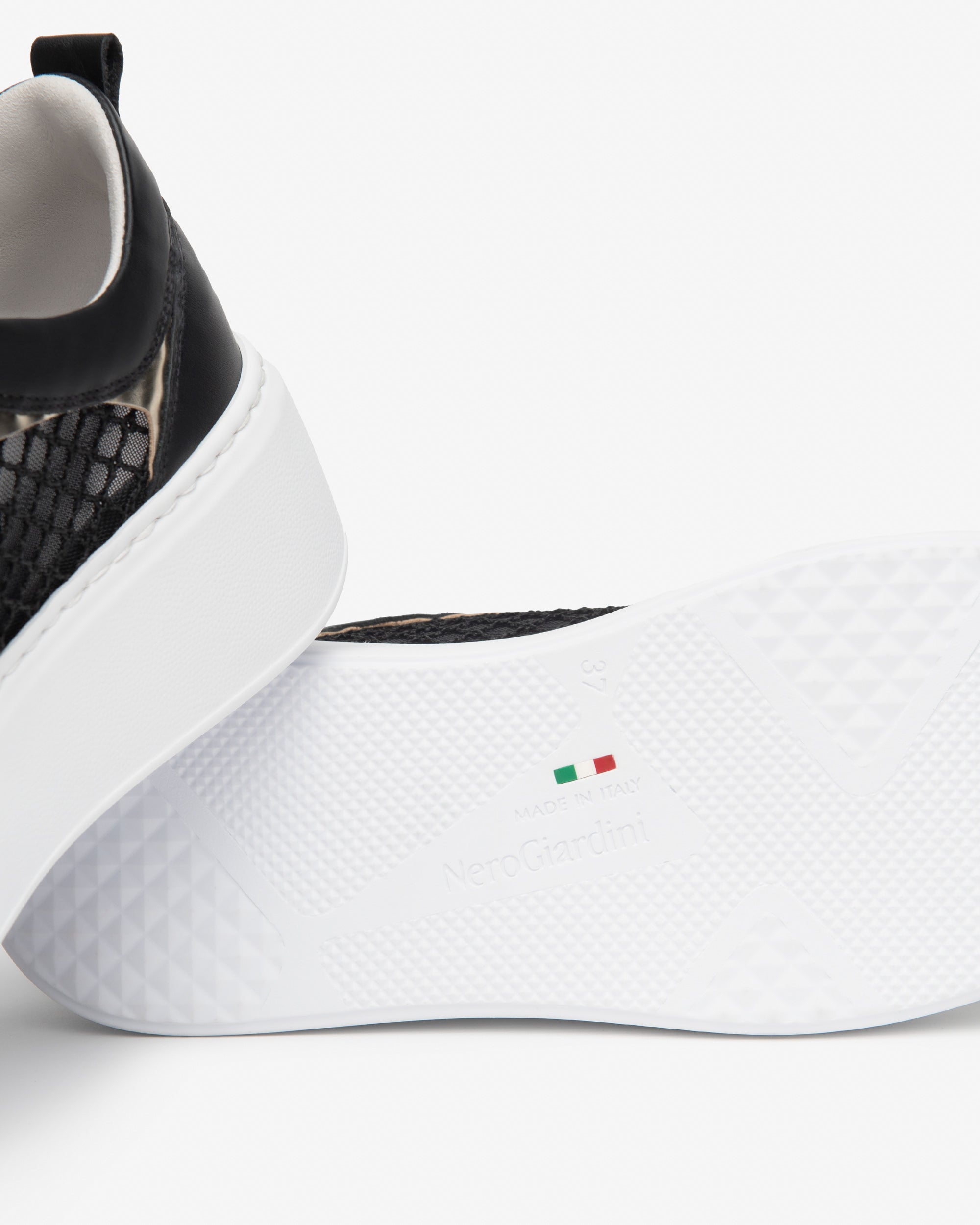  Dámské tenisky z kůže, plátna a technických materiálů