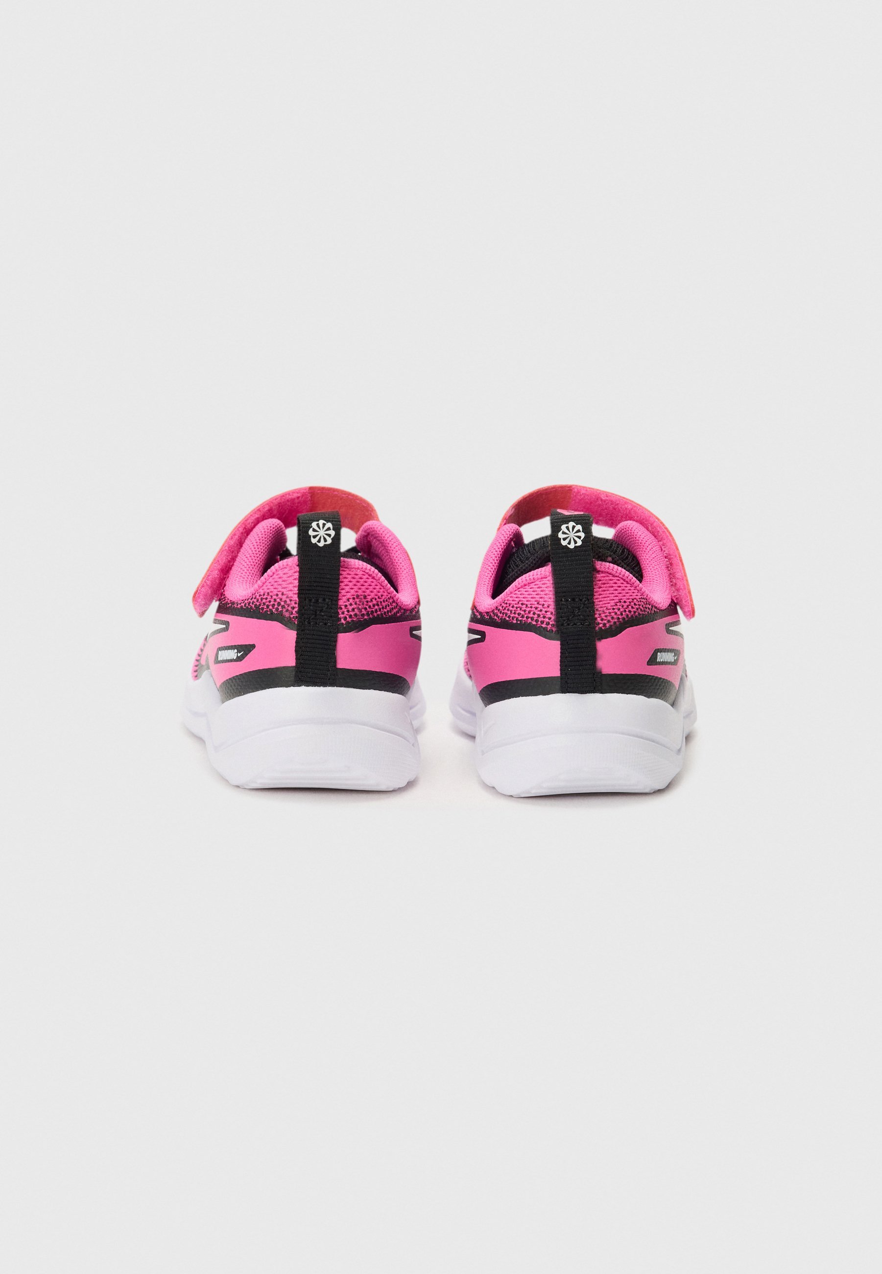 Nike Performance COSMIC RUNNER UNISEX - Hardloopschoenen voor op de weg - laser fuchsia/wit/zwart