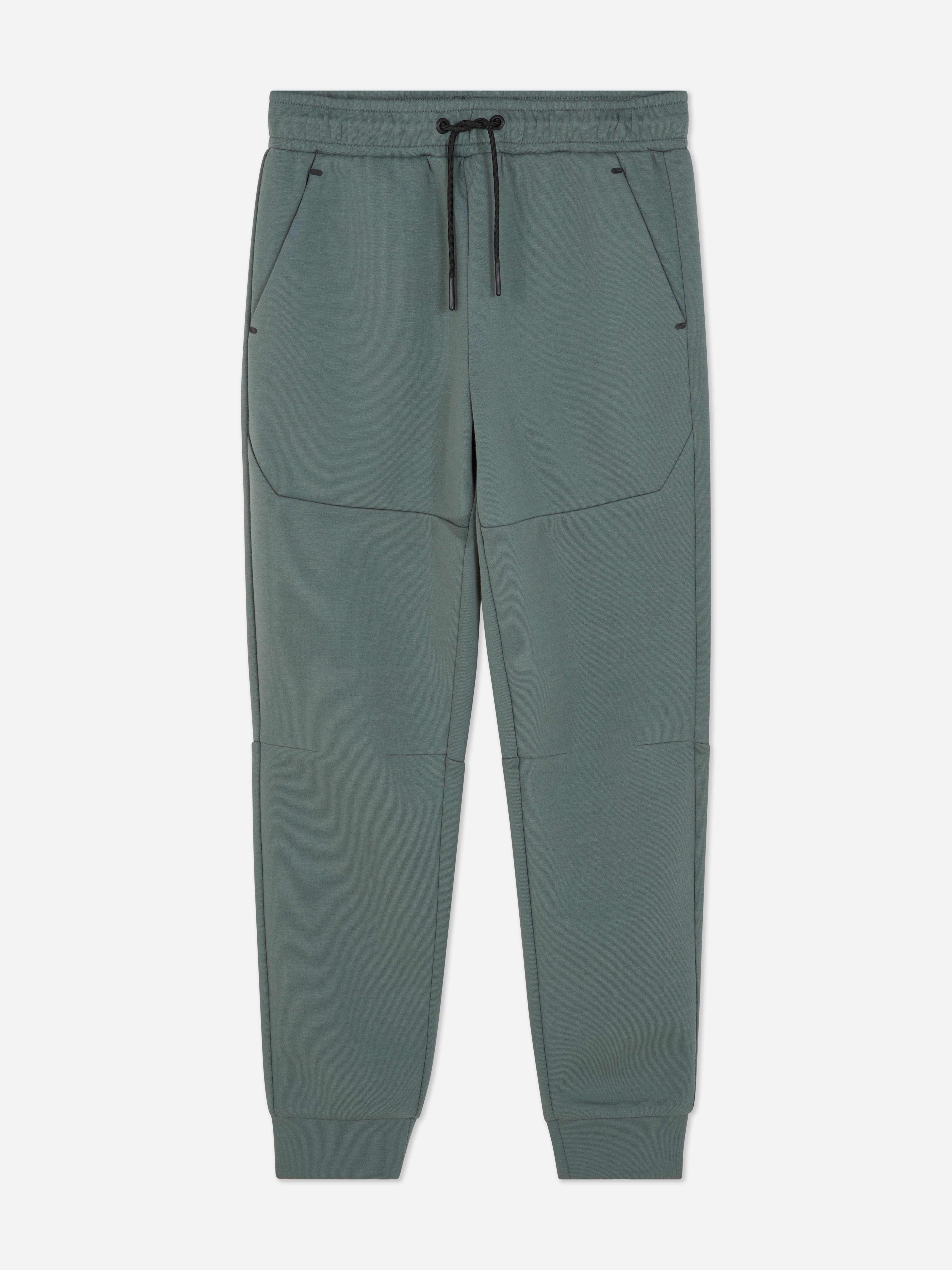 Pantaloni de trening asortați cu șnur de strângere. Acești pantaloni de trening moi cu talie elastică sunt extrem de confortabili.