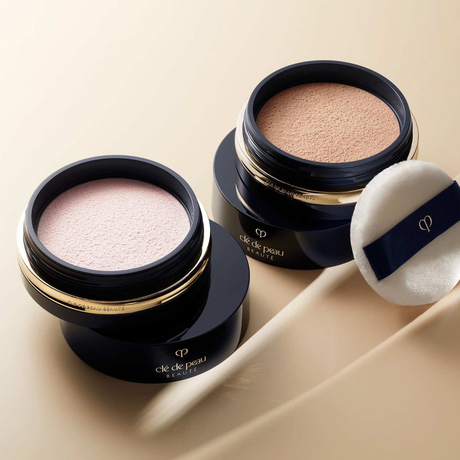 Clé de Peau Beauté Powder prozirni puder u prahu - 7,5 g