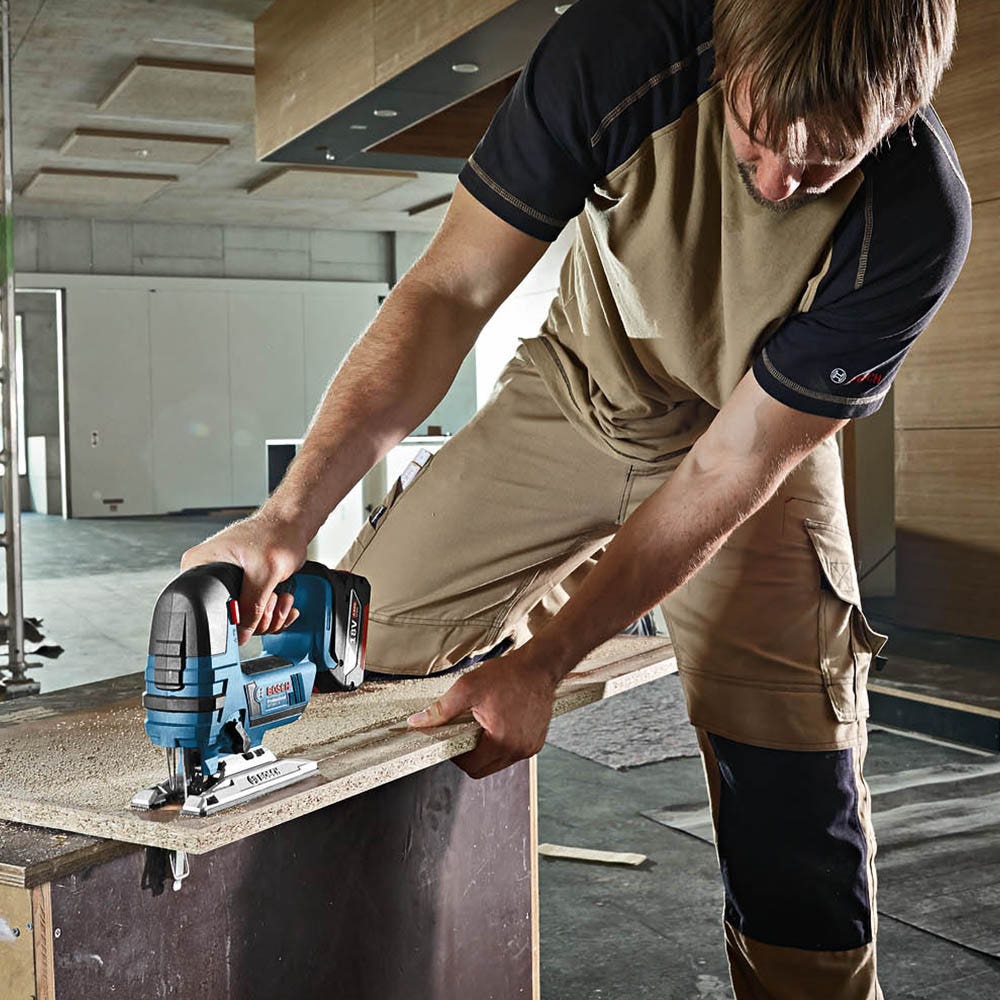 BOSCH 18V Akku-Stichsäge GST 18 V-LI B Skin 06015A6100