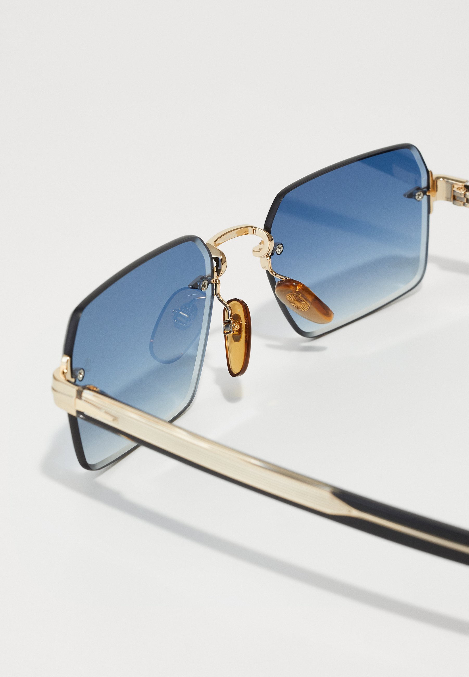 Lunettes de soleil David Beckham - couleur or/noir