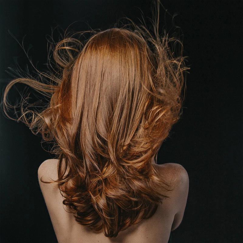 Hair Rituel by Sisley Shampoo Revitalizante e Volumizador com óleo de camélia para cabelos finos, sem sulfatos.