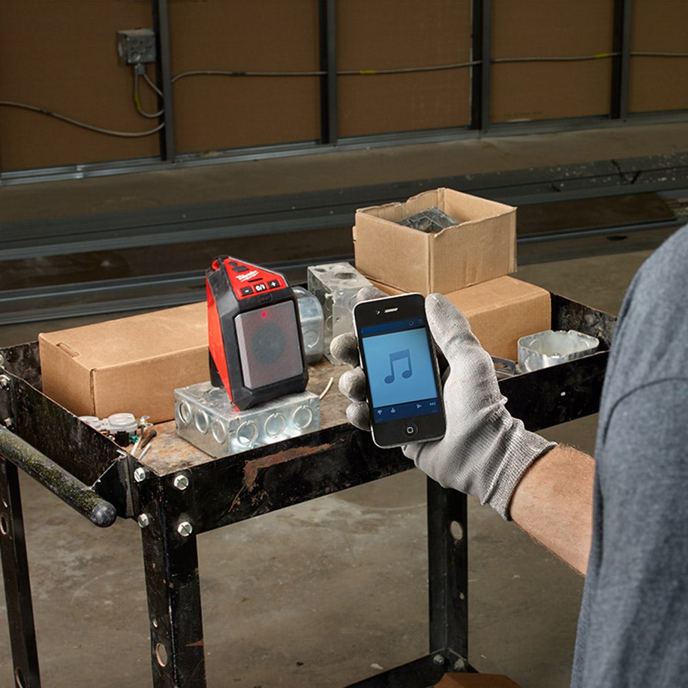 Caixa de som Bluetooth MILWAUKEE 12V para trabalhos de construção, modelo M12JSSP-0