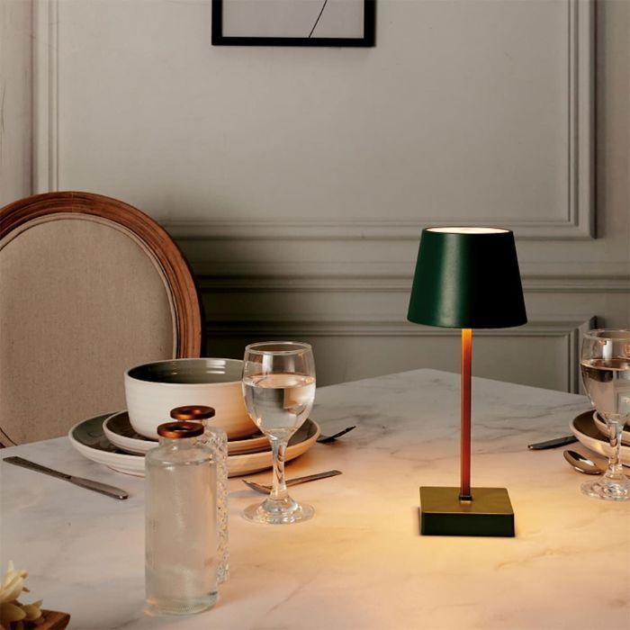Lámpara de mesa LED verde táctil recargable por USB con 3 intensidades de luz blanca.
