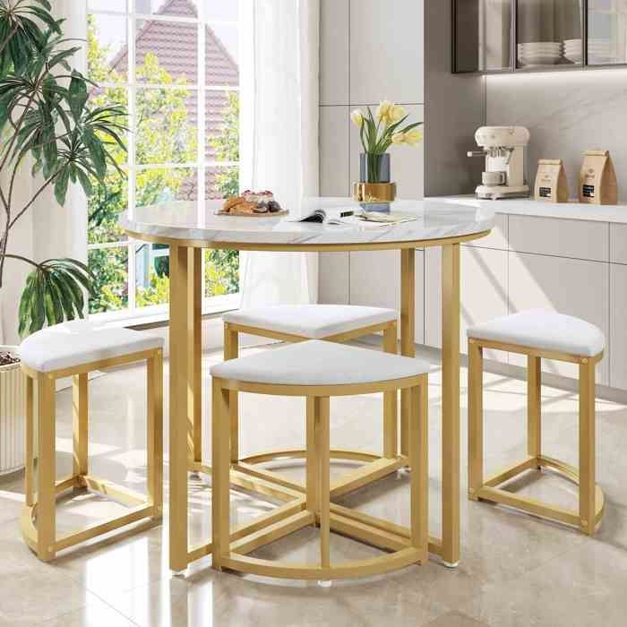 Juego de mesa de comedor blanca con 4 sillas de terciopelo - Tablero de MDF y estructura de hierro dorado, estilo moderno y lujoso.
