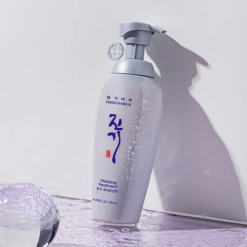 DAENG GI MEO RI Jin Gi Vitalizing Treatment atjaunojošs kondicionieris, kas nodrošina barošanu un spīdumu.