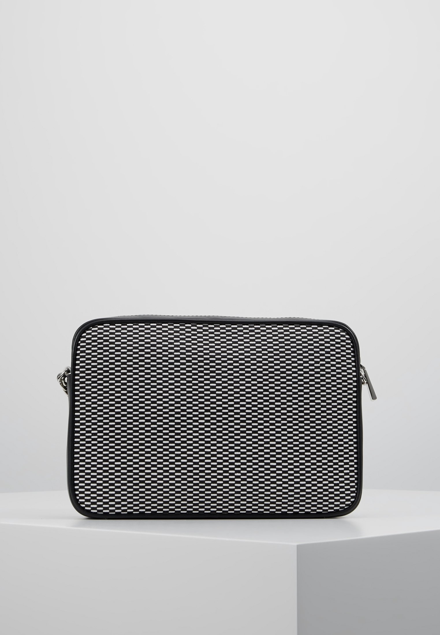 Kabelka MICHAEL Michael Kors Crossbody - černá