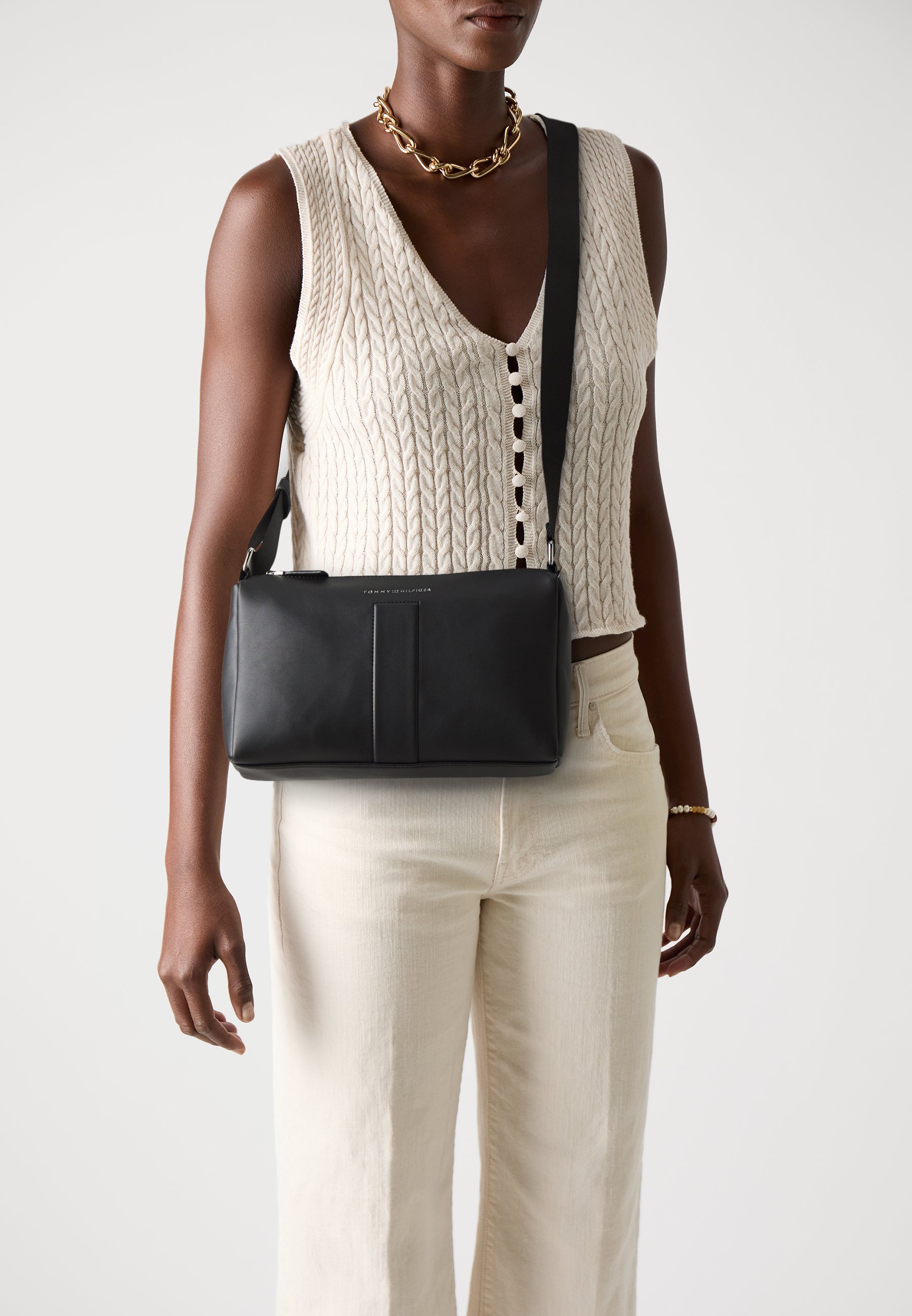 Tommy Hilfiger RELAXED CROSSOVER UNISEX - Skulderveske - black