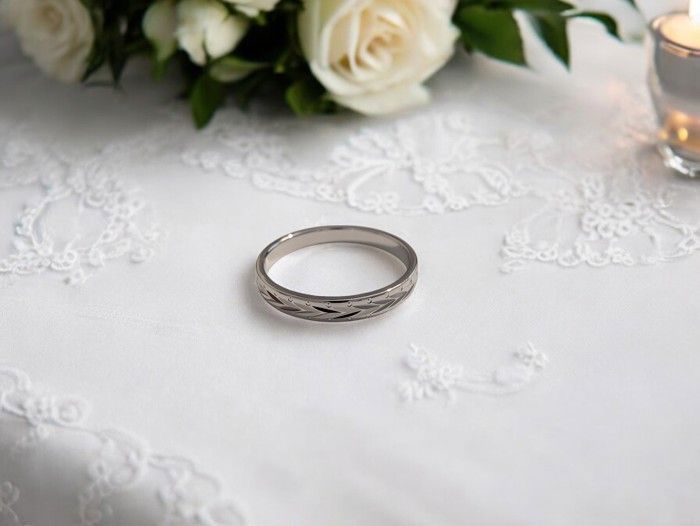 Alianza de boda para mujer en plata de ley 925 rodiada.
