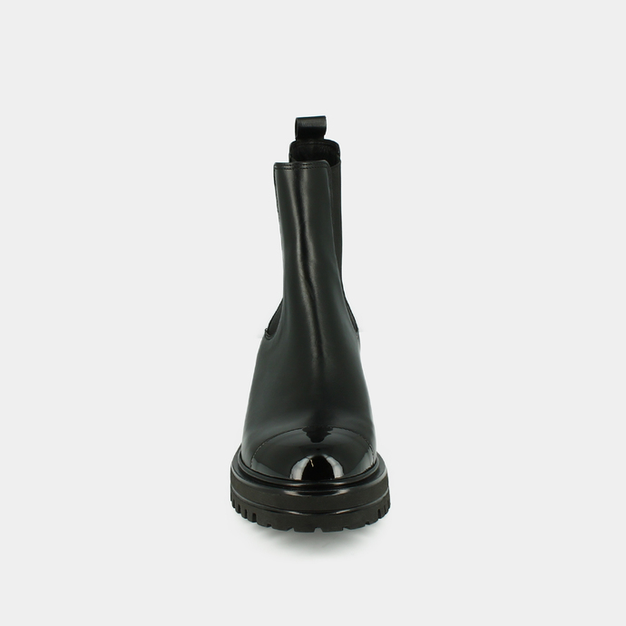 Boots à bouts ronds et semelles crantées...  en cuir et vernis noir