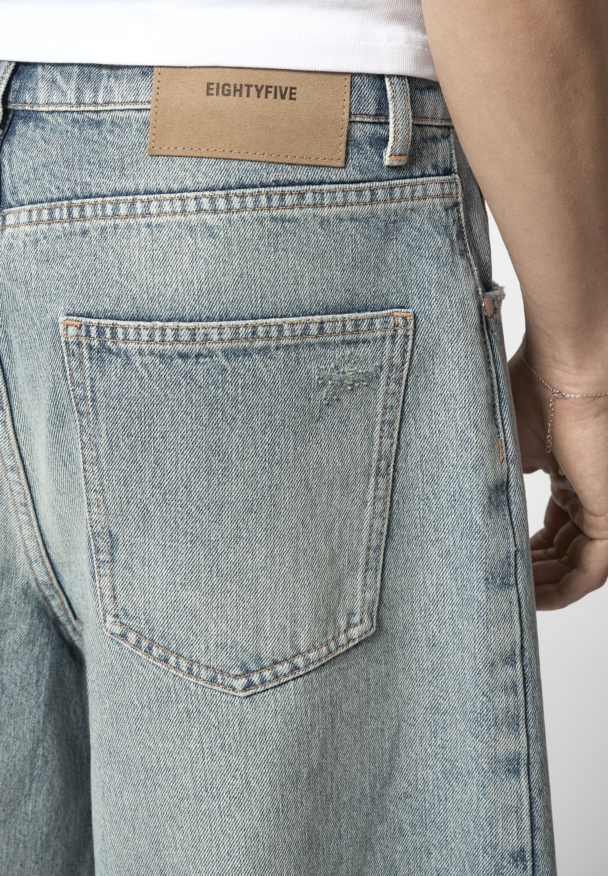 EIGHTYFIVE CUT OFF BAGGY - Farmer rövidnadrág - kék