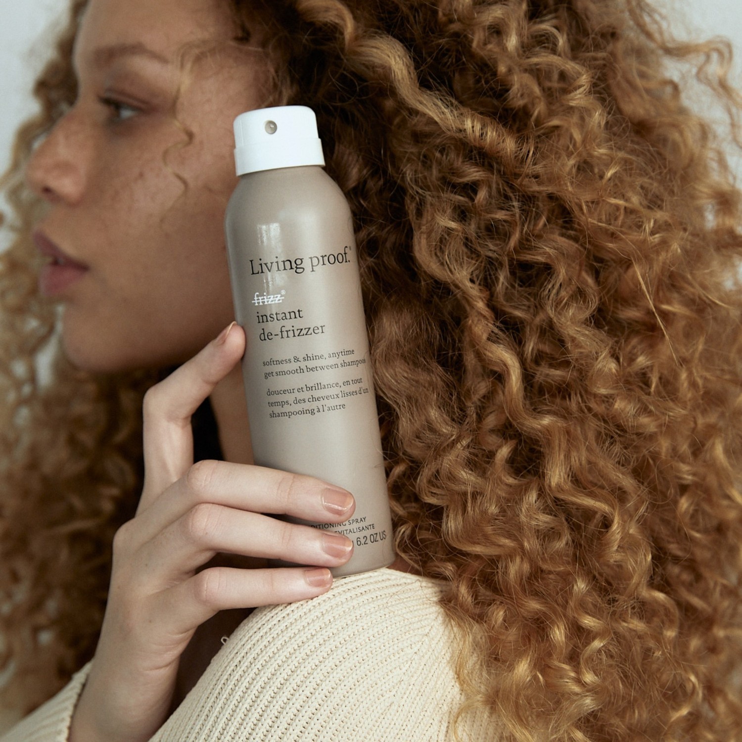 Lak na vlasy Living Proof proti krepovateniu – Uhladzuje a okamžite pôsobí proti krepovateniu – 209 ml