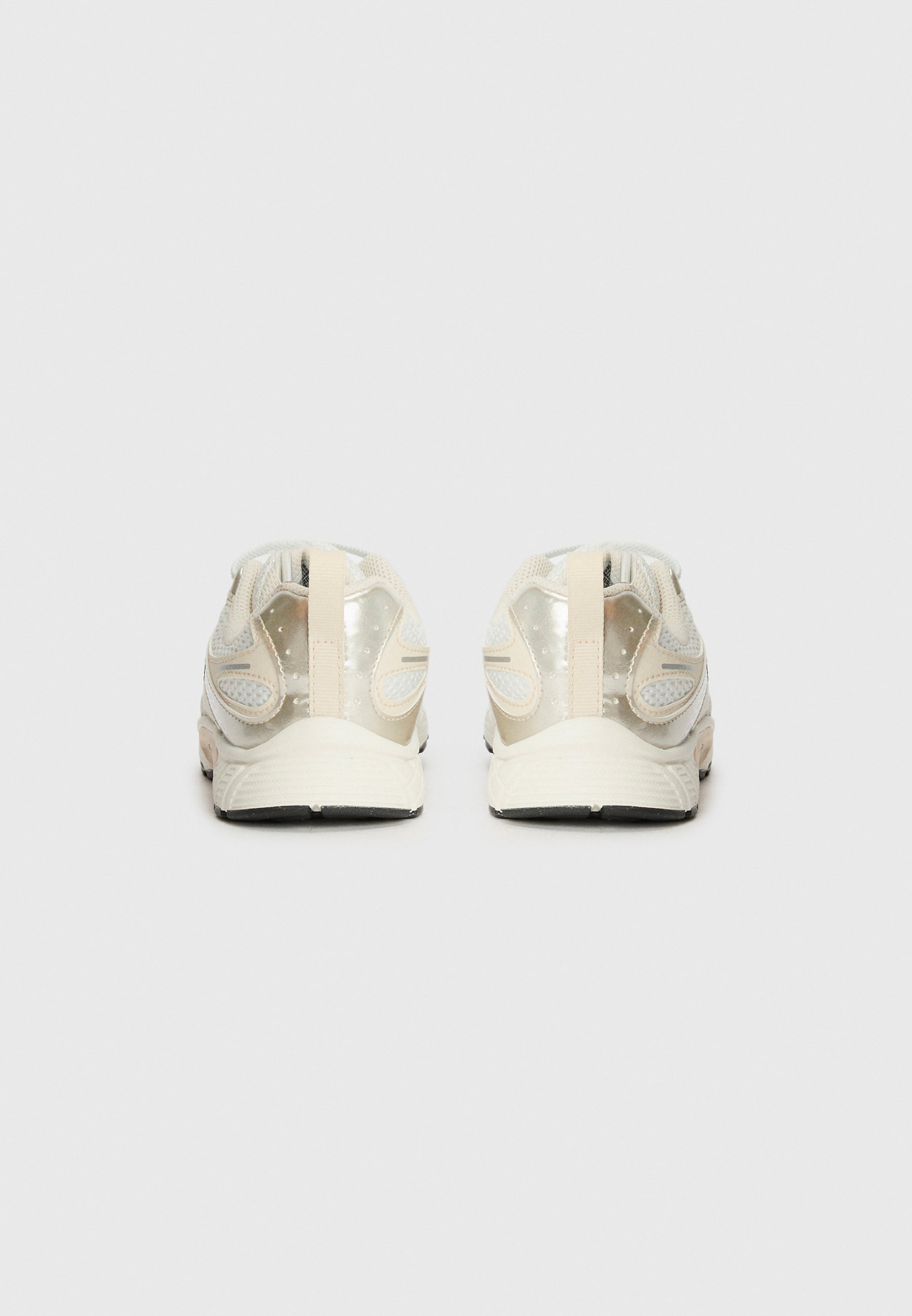 Nike Sportswear V5 UNISEX - Sneakers - summit white/orewood brown/sail/black