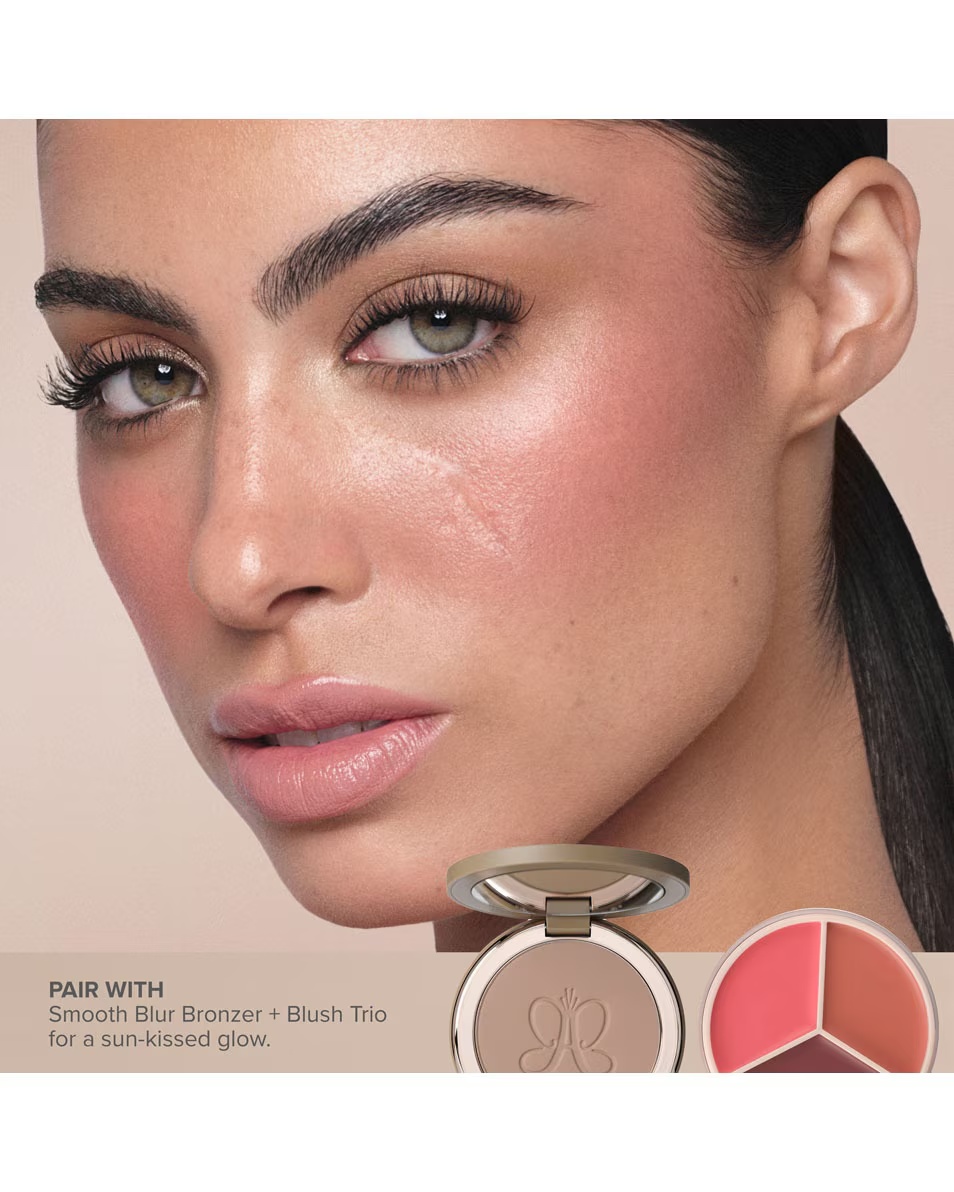 АНАСТАСИЈА БЕВЕРЛИ ХИЛС Магични тач руменило Трио Свиленкасто глатко, пигментисано руменило са мат завршницом.