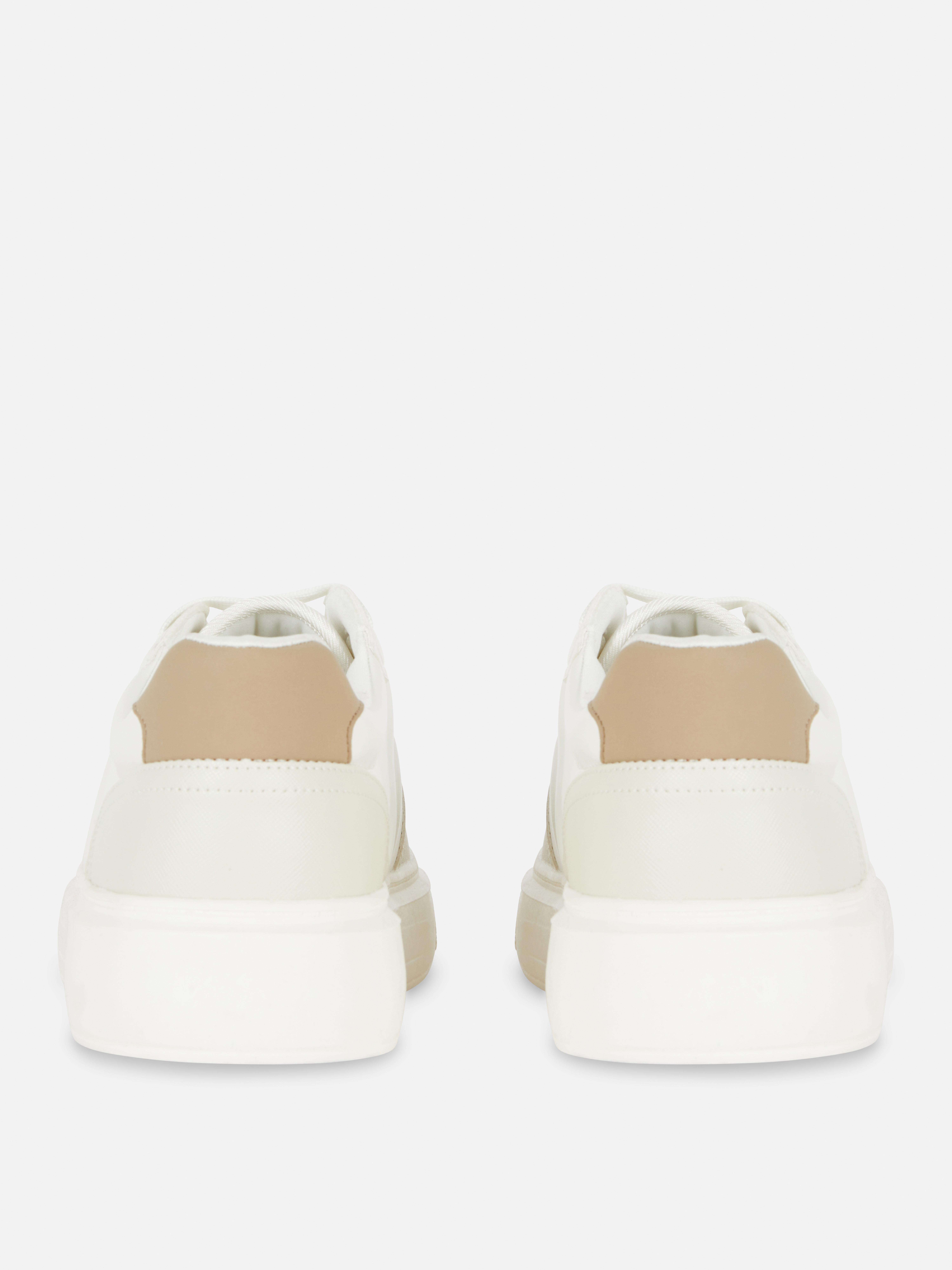 Sneakers basse Kem con lacci. Eleganti sneakers stringate con inserti della collezione Kem.