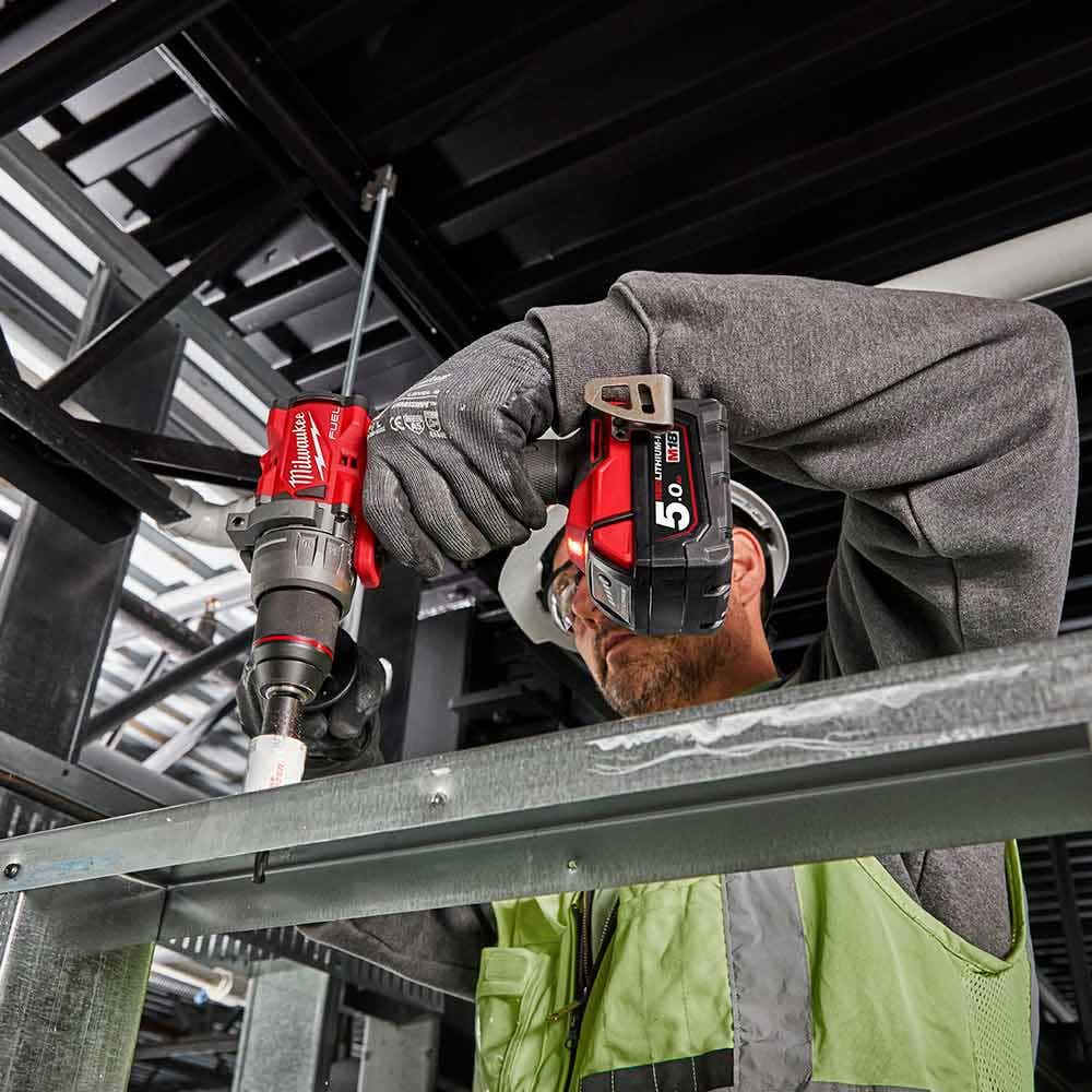 Mașină de găurit MILWAUKEE 18V FUEL™ de 13 mm cu atașament M18FDD30