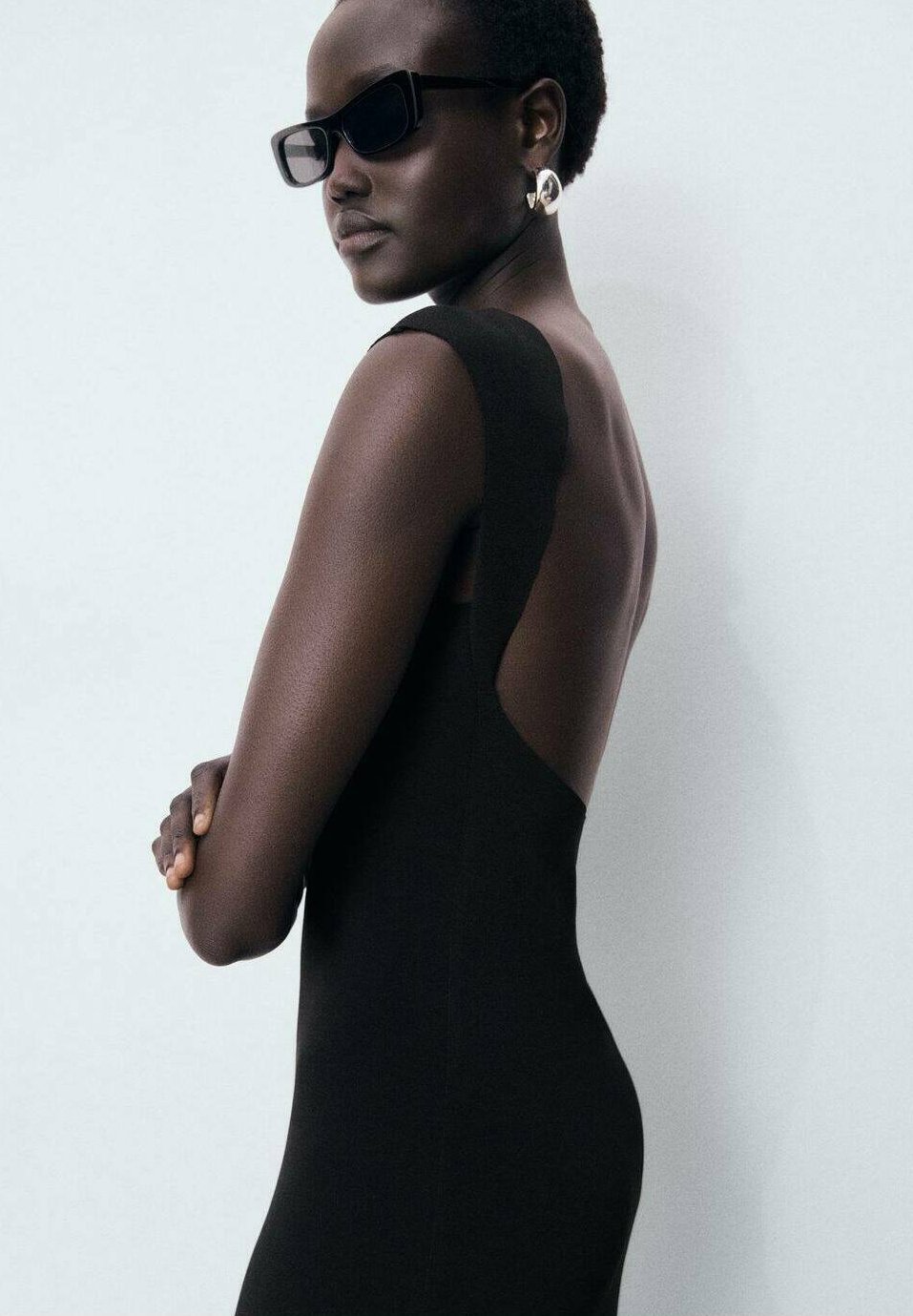 Mango OPEN BACK - Rochie scurtă - neagră